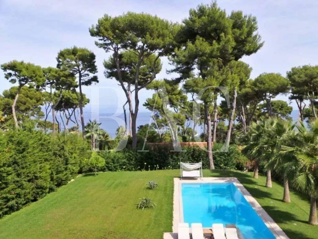 Villa in Cap d'Antibes with pleasant sea view