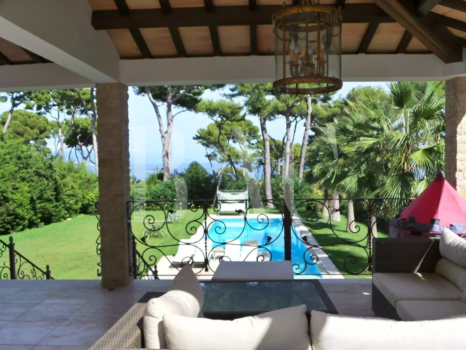 Villa in Cap d'Antibes with pleasant sea view