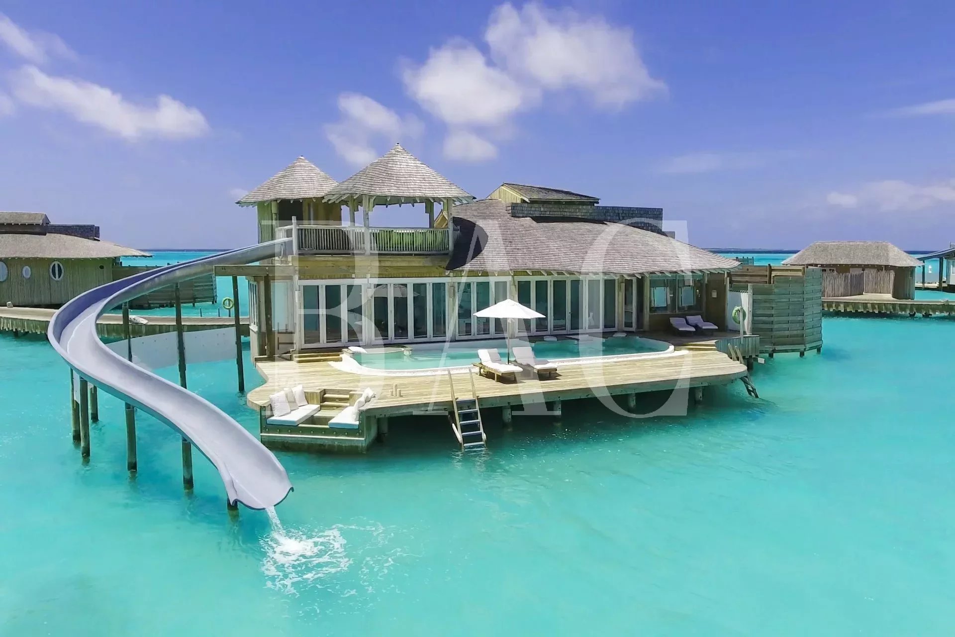 Villa sur pilotis aux Maldives