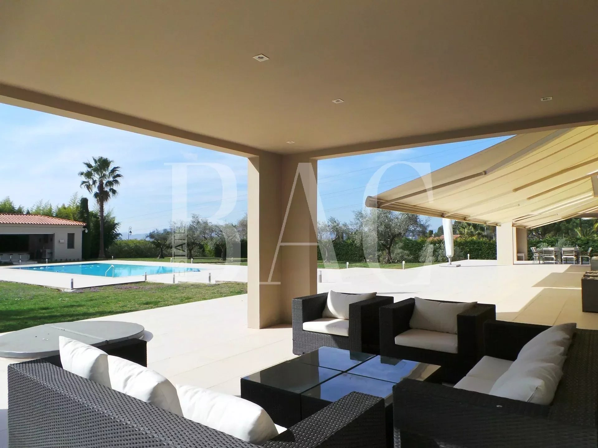 Mougins, property 15 minutes from the sea