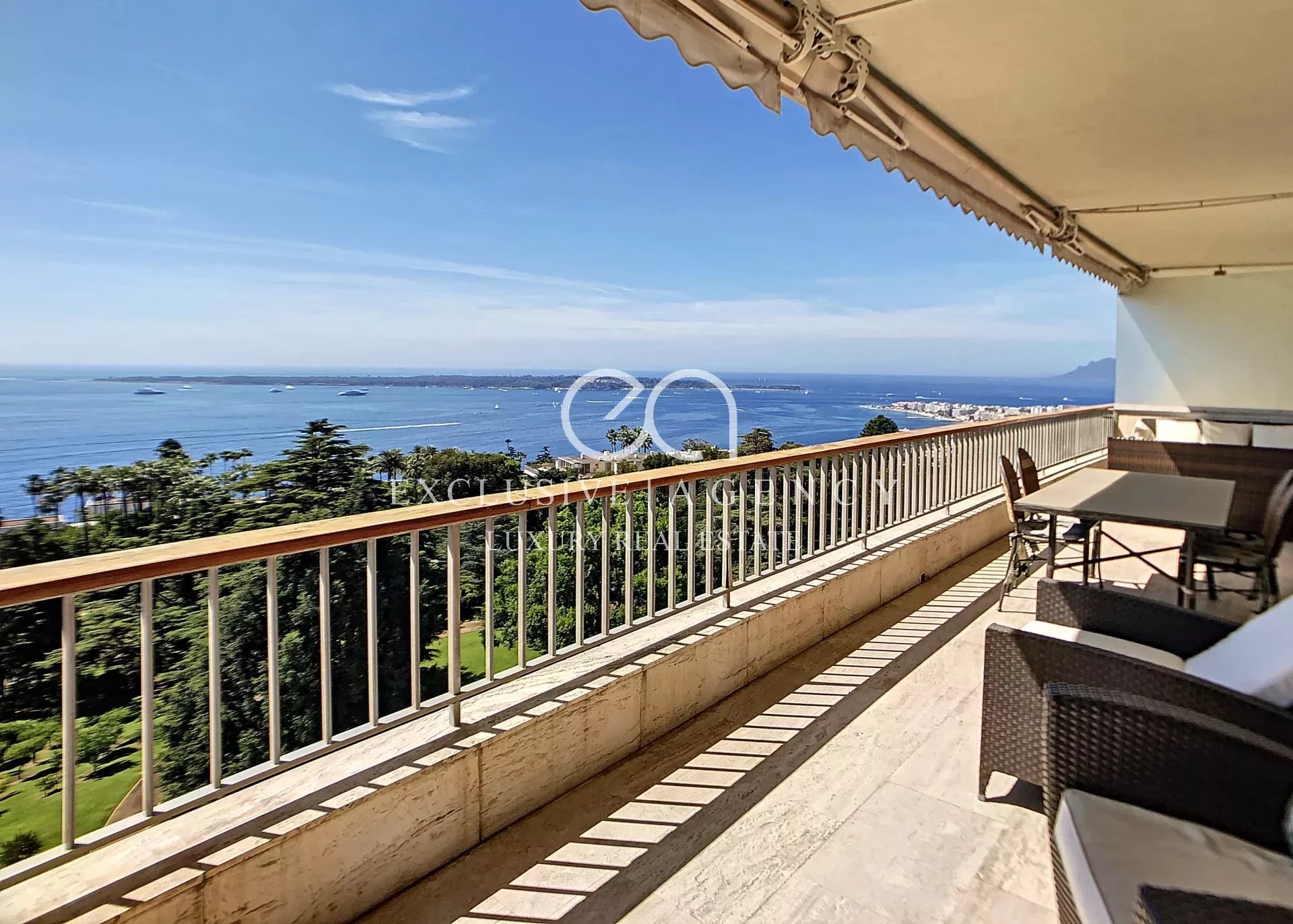 RENT IN CANNES 4-BEDROOMED APARTMENT WITH PANORAMIC SEA VIEW
