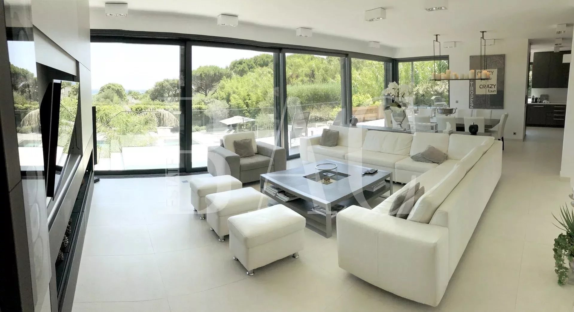 Ramatuelle, villa contemporaine avec jolie vue mer à 200 mètres de la célèbre plage de Pampelonne et ses fameux restaurants