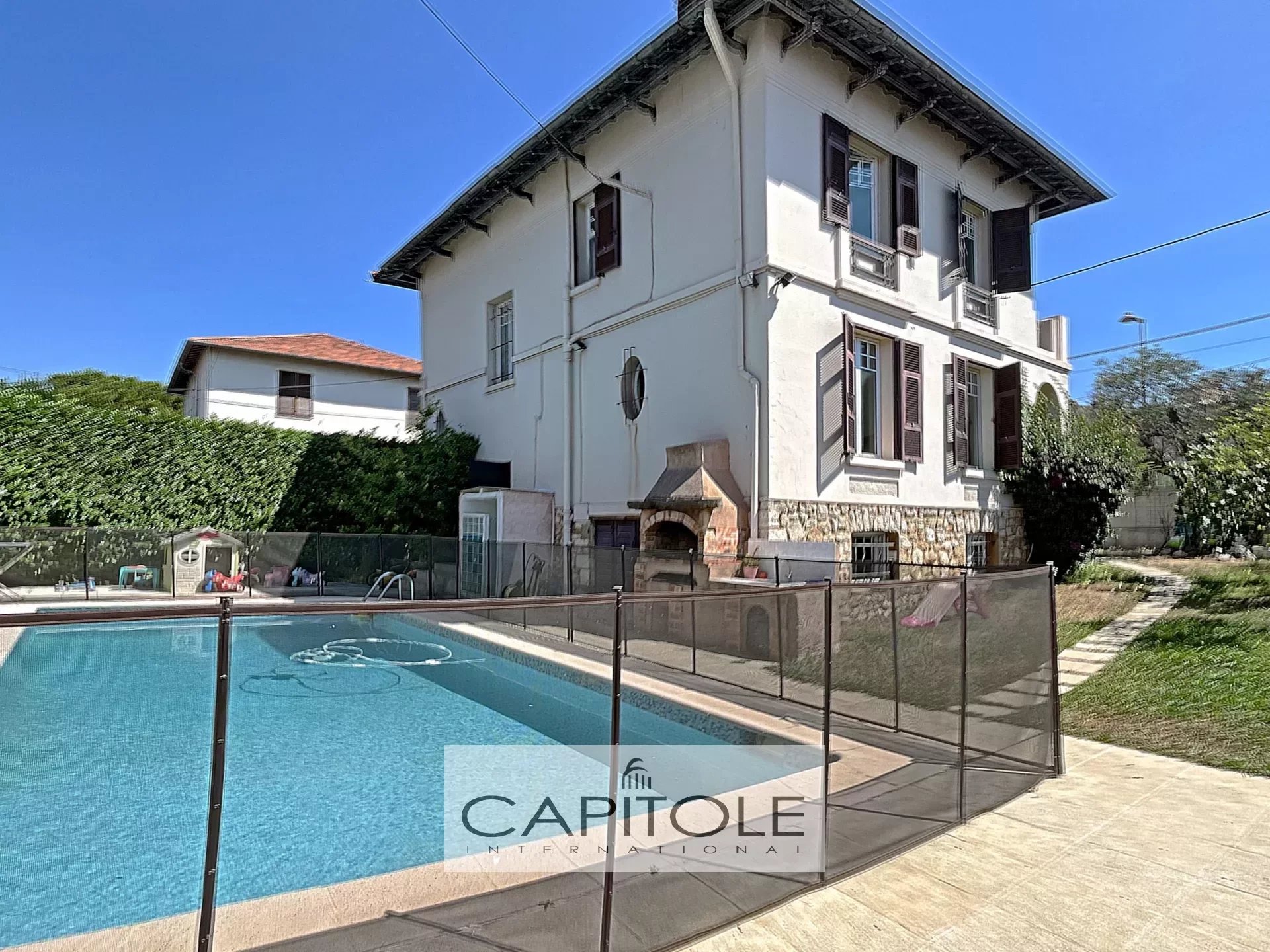Antibes 4 bedroom Villa of 120m² with garden and pool