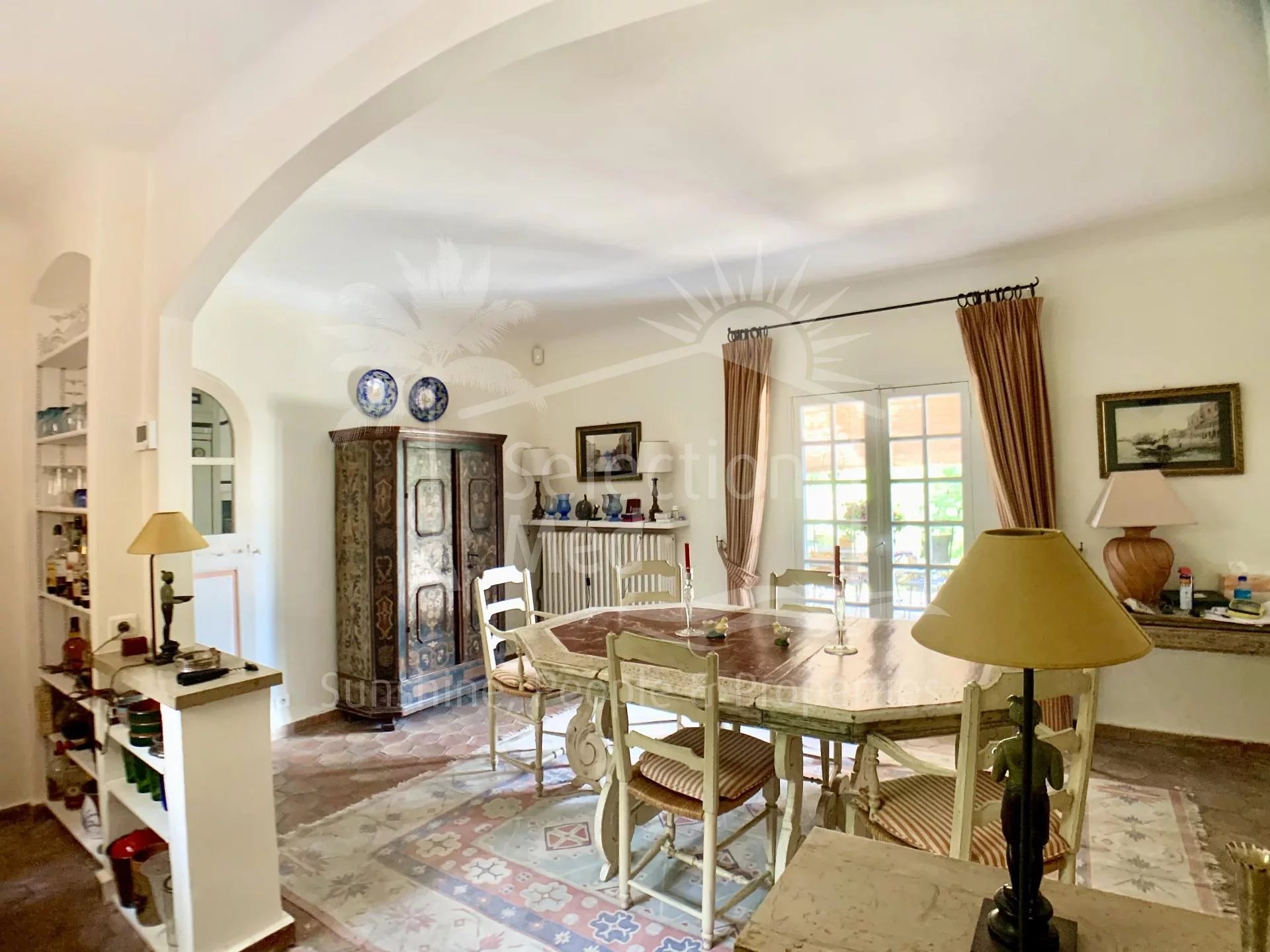 Provençal property in quiet location with open views a round Grasse