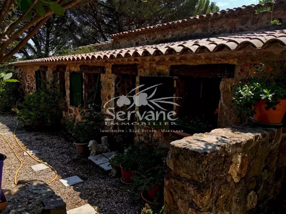 FOR SALE STONE PROPERTY WITH ANNEXES