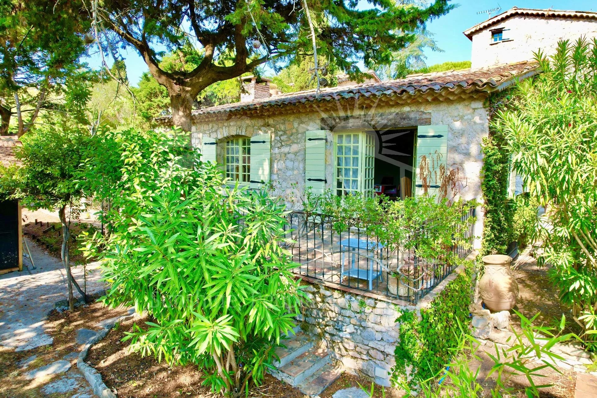 Character property in Antibes