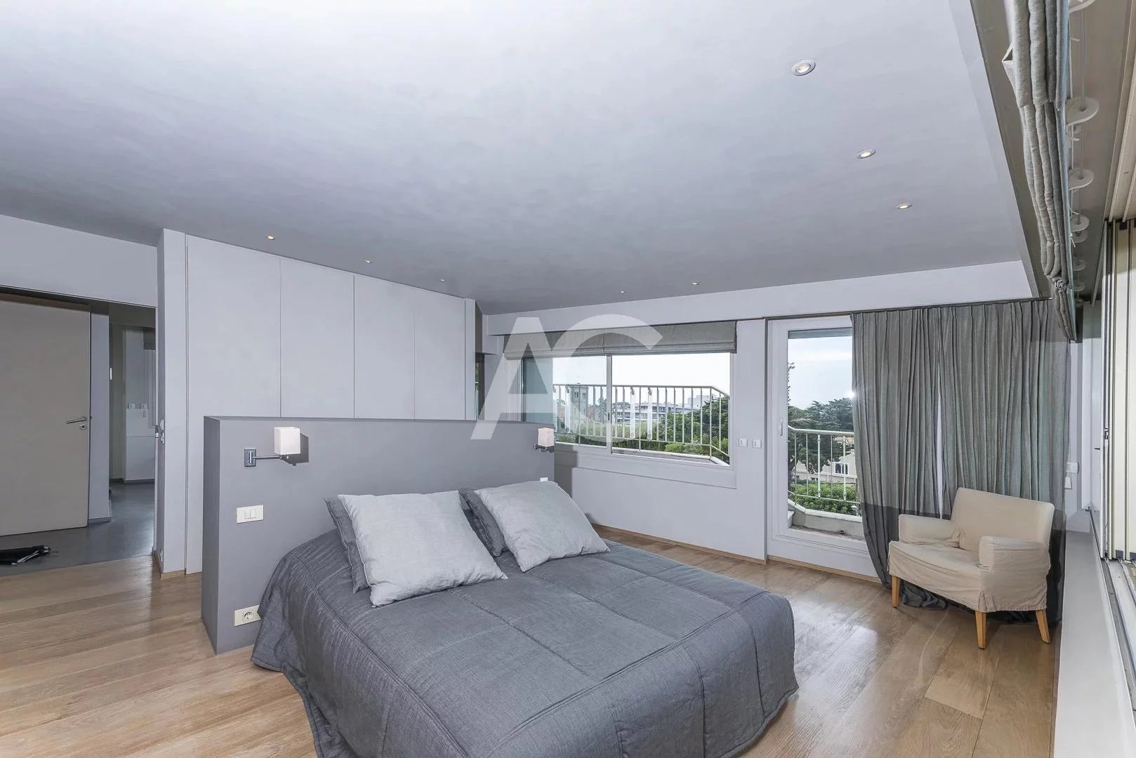 Apartment 4/5 bedroom on the top floor - Cap d'Antibes
