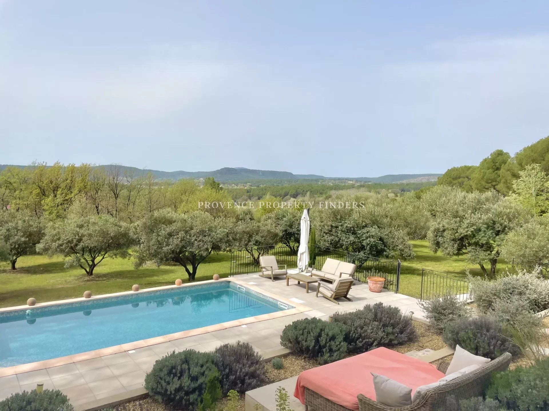 Villa in de Provence met 5 slaapkamers en prachtig uitzicht.