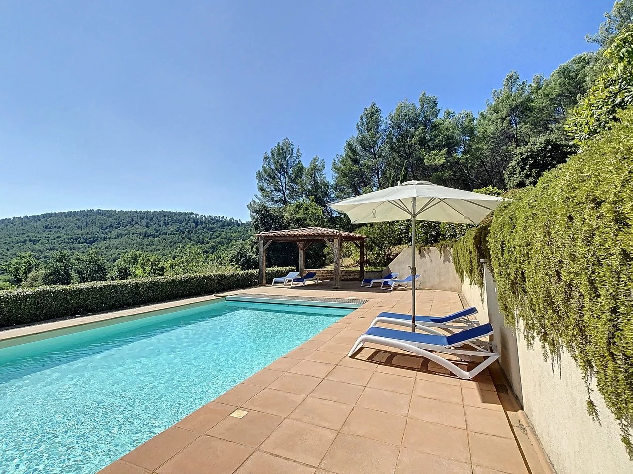Recent villa with pool and stunning views, unique location