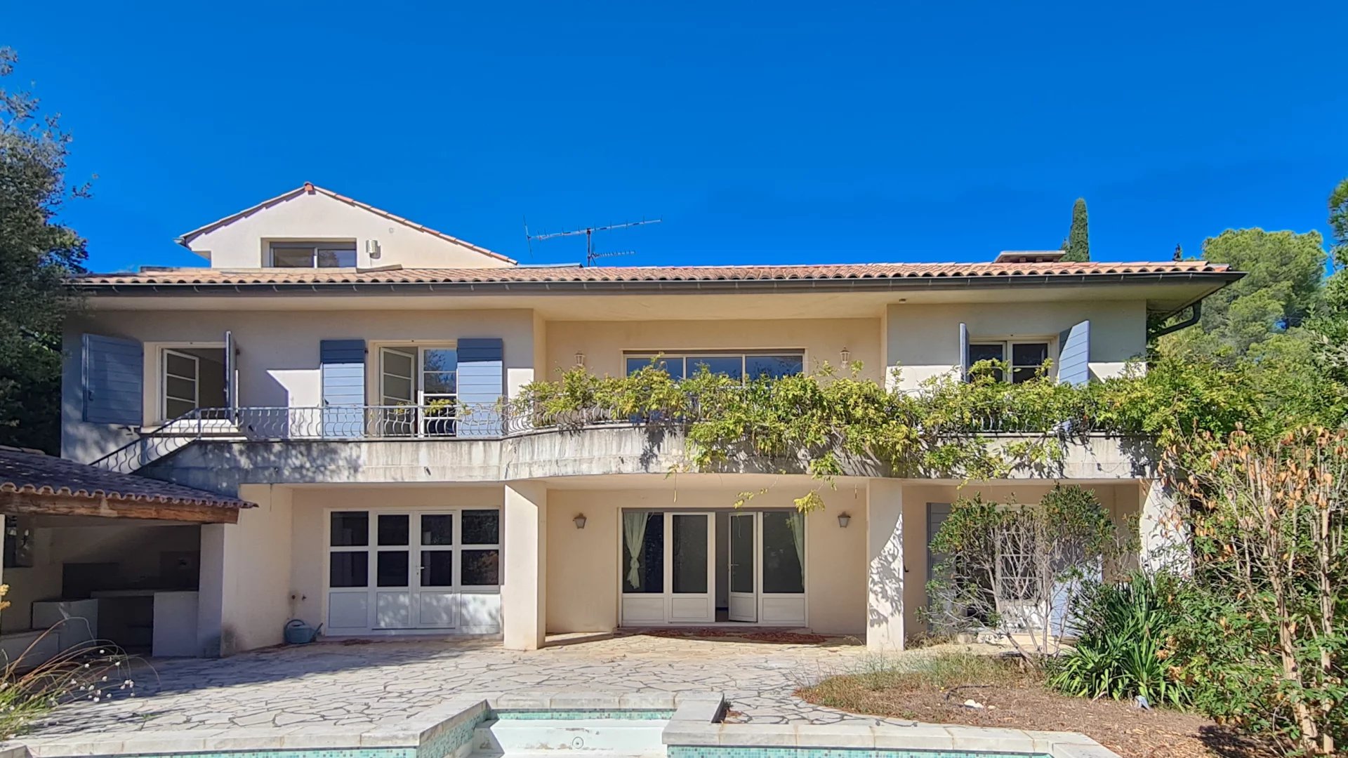Exclusive - Unobstructed view to the sea for this  VILLA WITH POOL  AT SAINT RAPHAEL