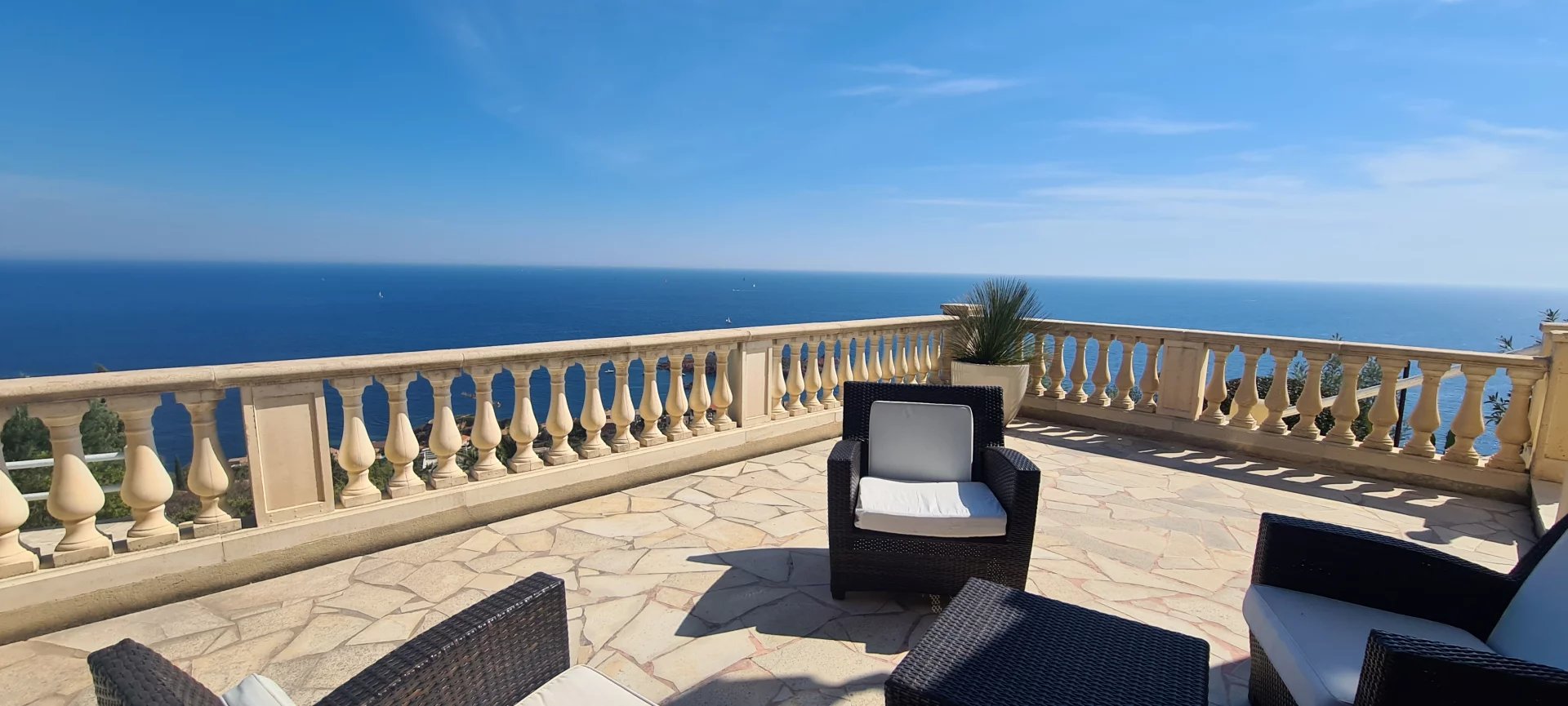 SPLENDID VILLA WITH PANORAMIC SEA VIEW BETWEEN CANNES AND SAINT RAPHAEL