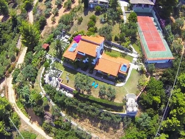 For sale 3-storey villa of 340 sq.meters in Sithonia, Chalkidiki. The semi-basement consists of 3 bedrooms, living room with kitchen, one shower WC. The ground floor consists of one bedroom, living r