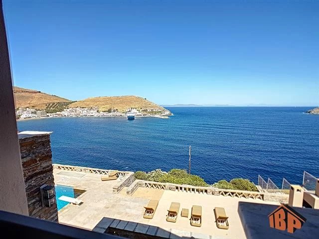 Invesment complex with hotel apartments and villas for sale in Kea island next to the port with beautiful seaview on a total plot of 30.000sqm.