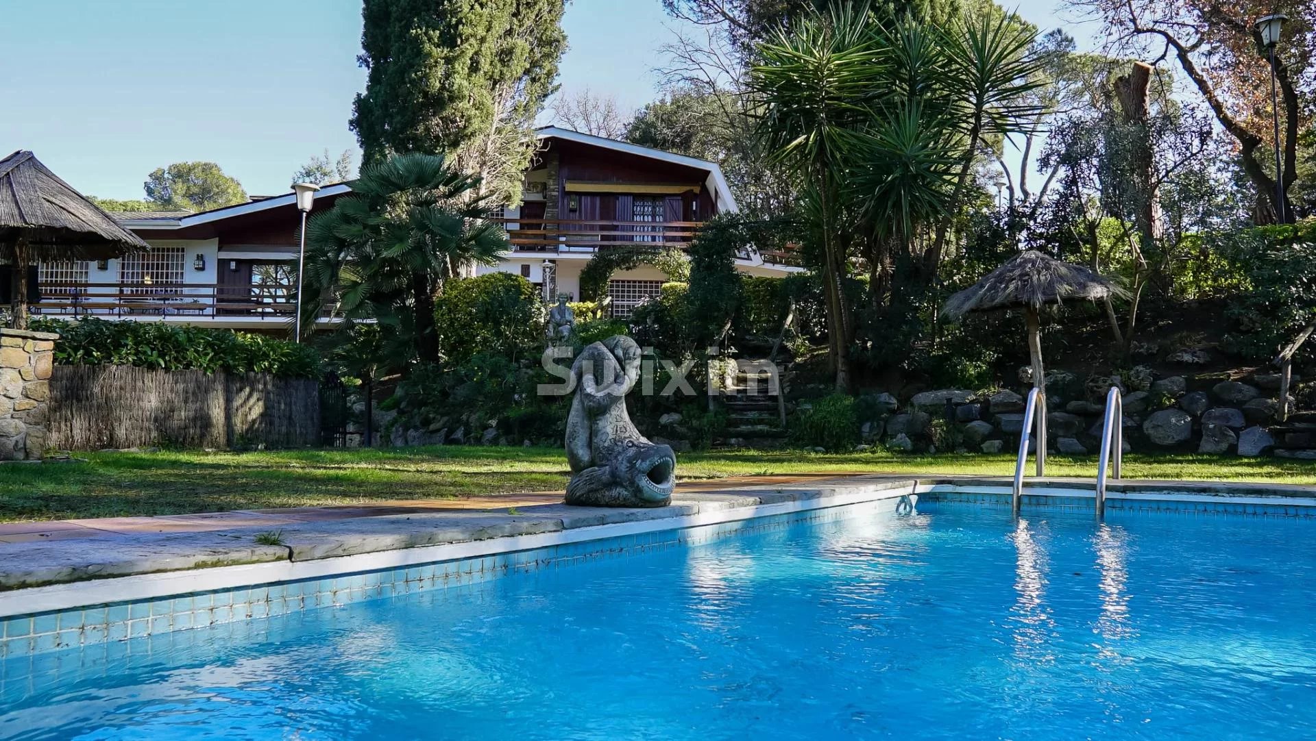 Villa rustique avec piscine