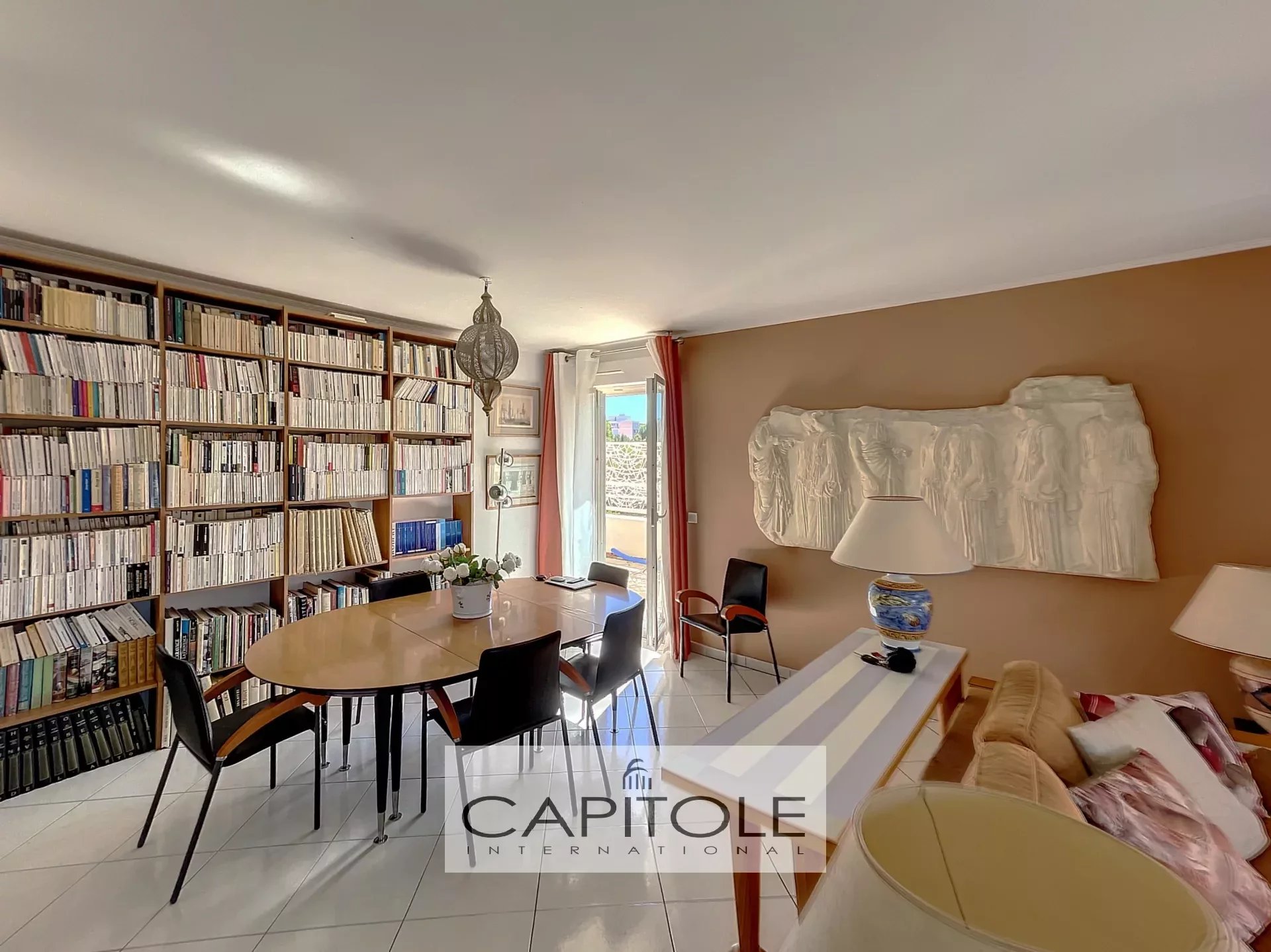 A vendre, Antibes, appartement villa sur le toit 3 pièces 83 m²,  profonde terrasse 70 m² sud ouest, garage