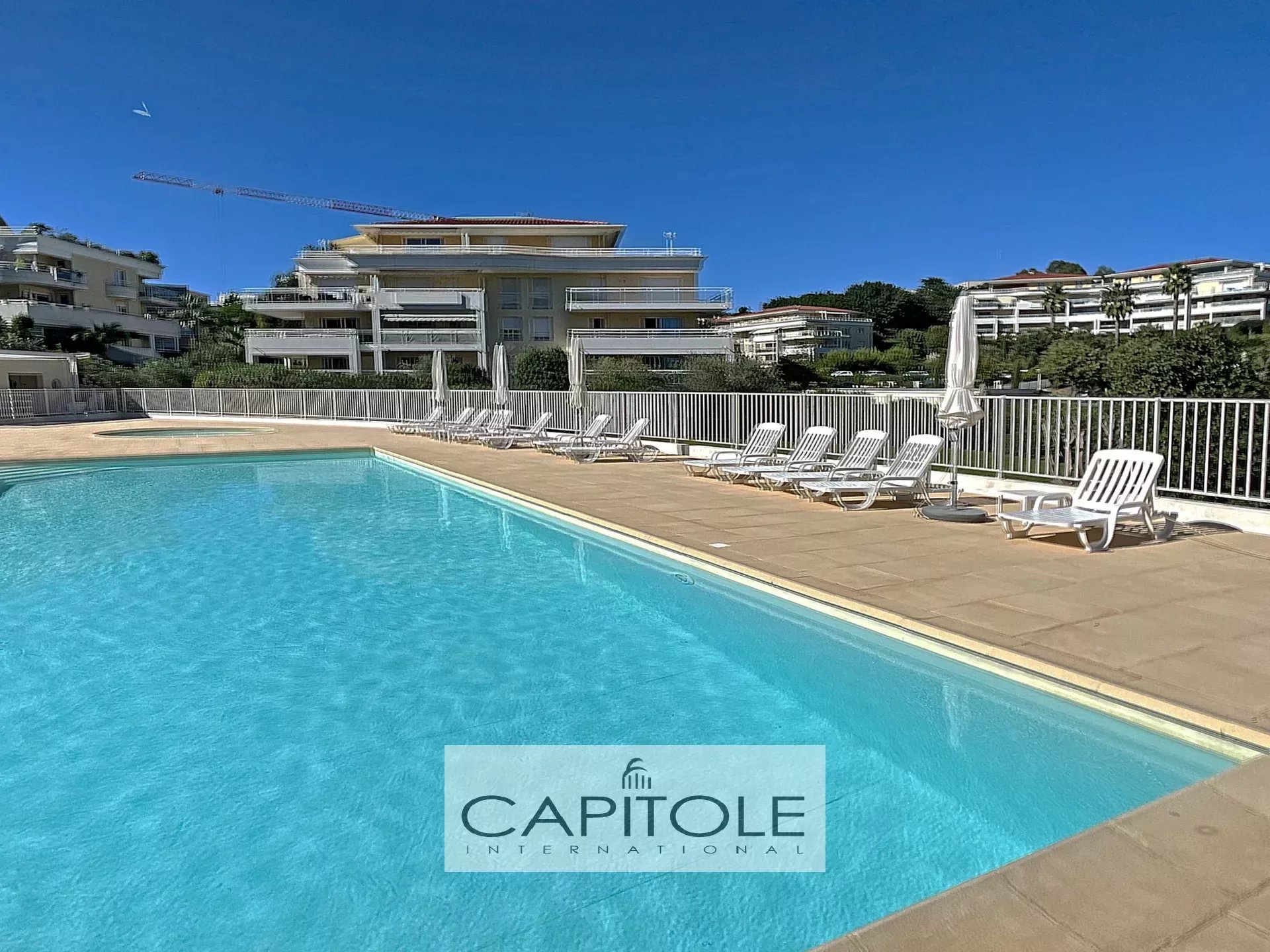 A vendre, Antibes, appartement villa sur le toit 3 pièces 83 m²,  profonde terrasse 70 m² sud ouest, garage