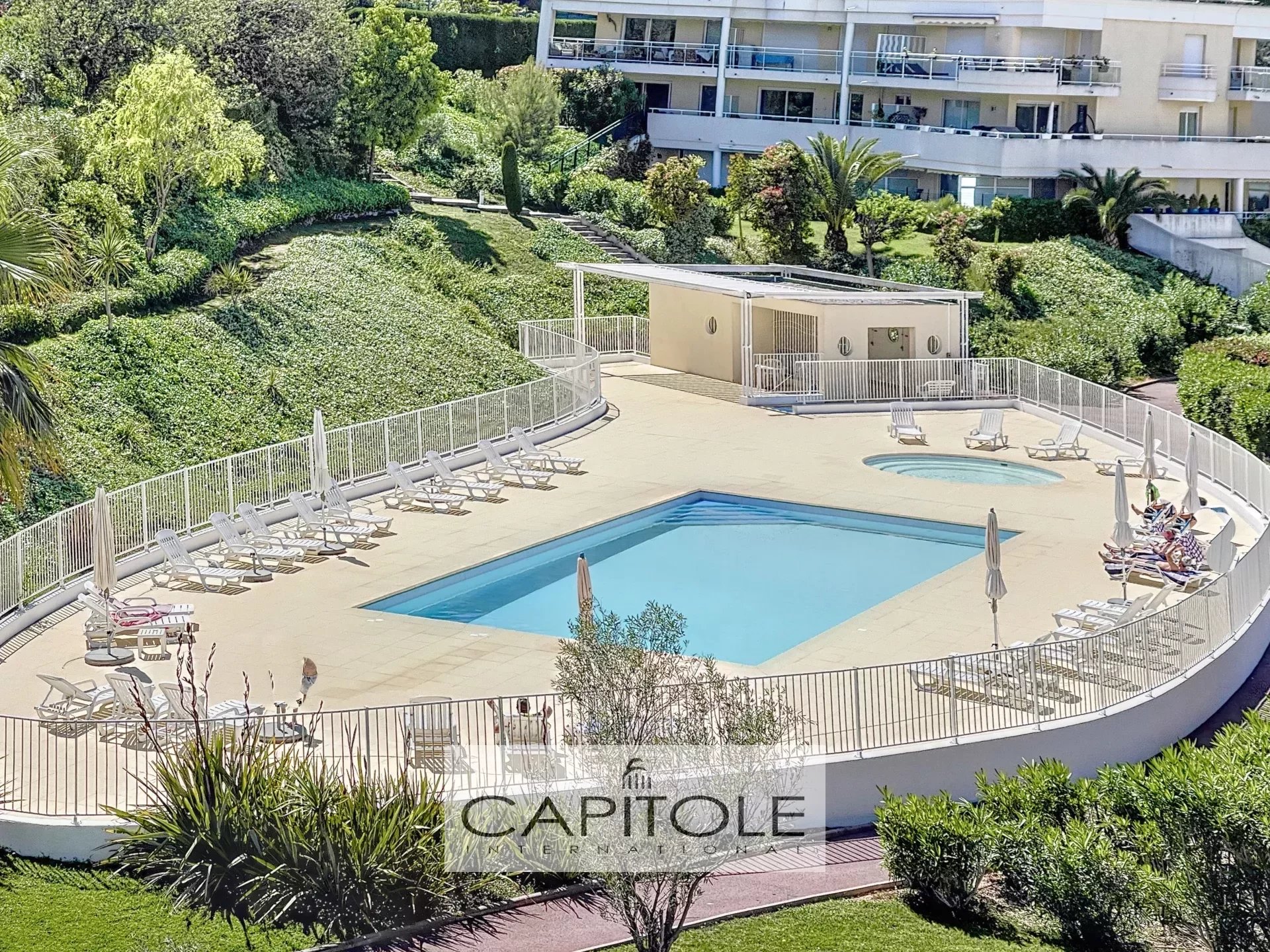 Antibes  for sale  top floor apartment  of 82m² with corner terrasse of 70m²