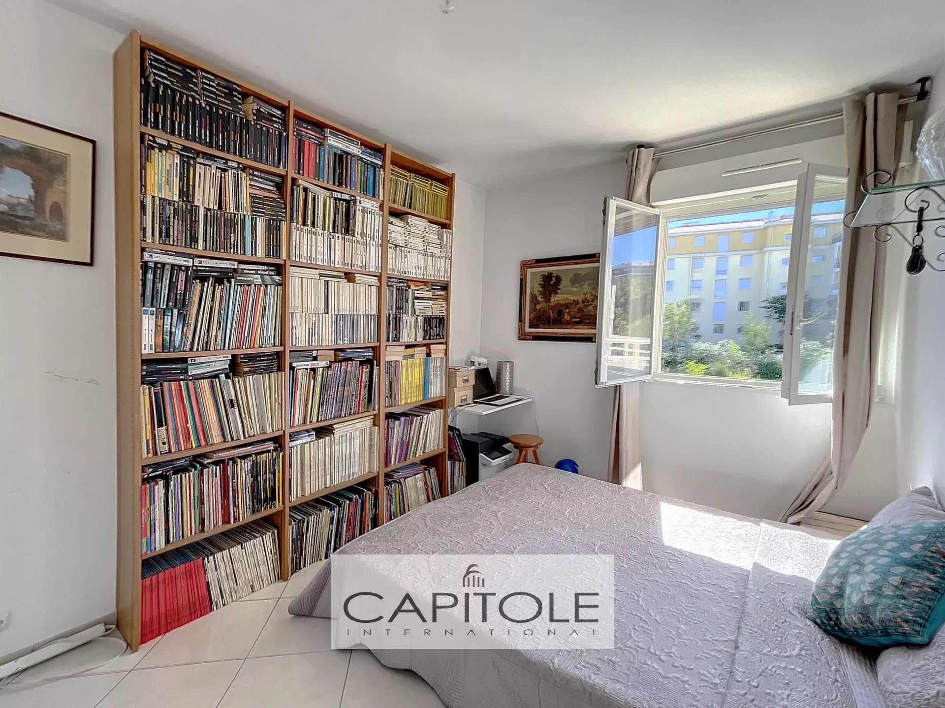 Antibes  for sale  top floor apartment  of 82m² with corner terrasse of 70m²