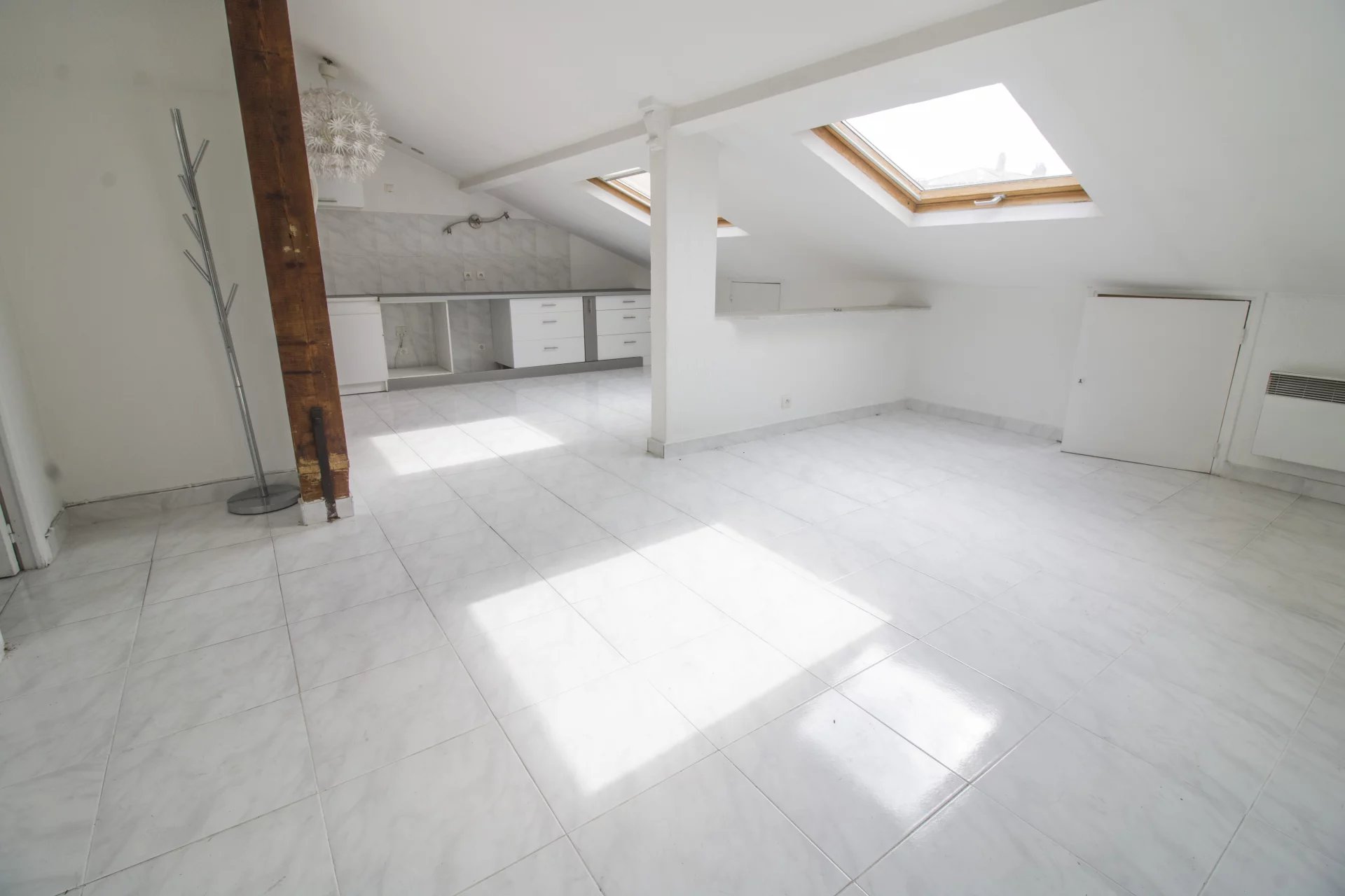 3 PIÈCES MANSARDÉ DE 39M² + 36M² HORS CARREZ