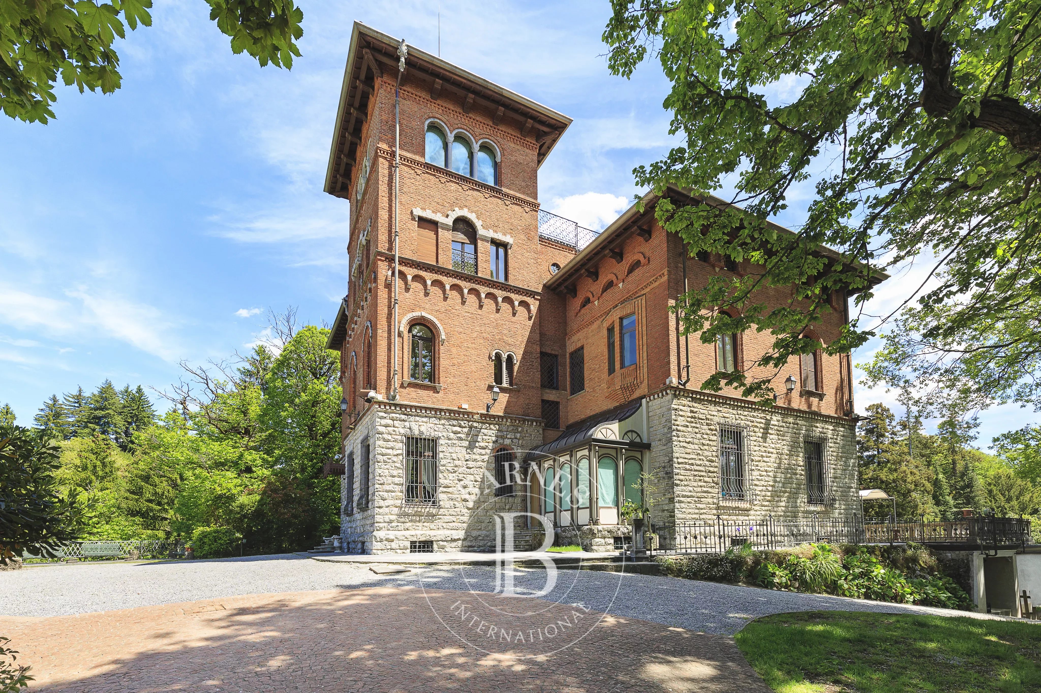 Villa Smeralda : prestige et merveille à Rasa di Velate sur le lac Majeur - picture 1 title=