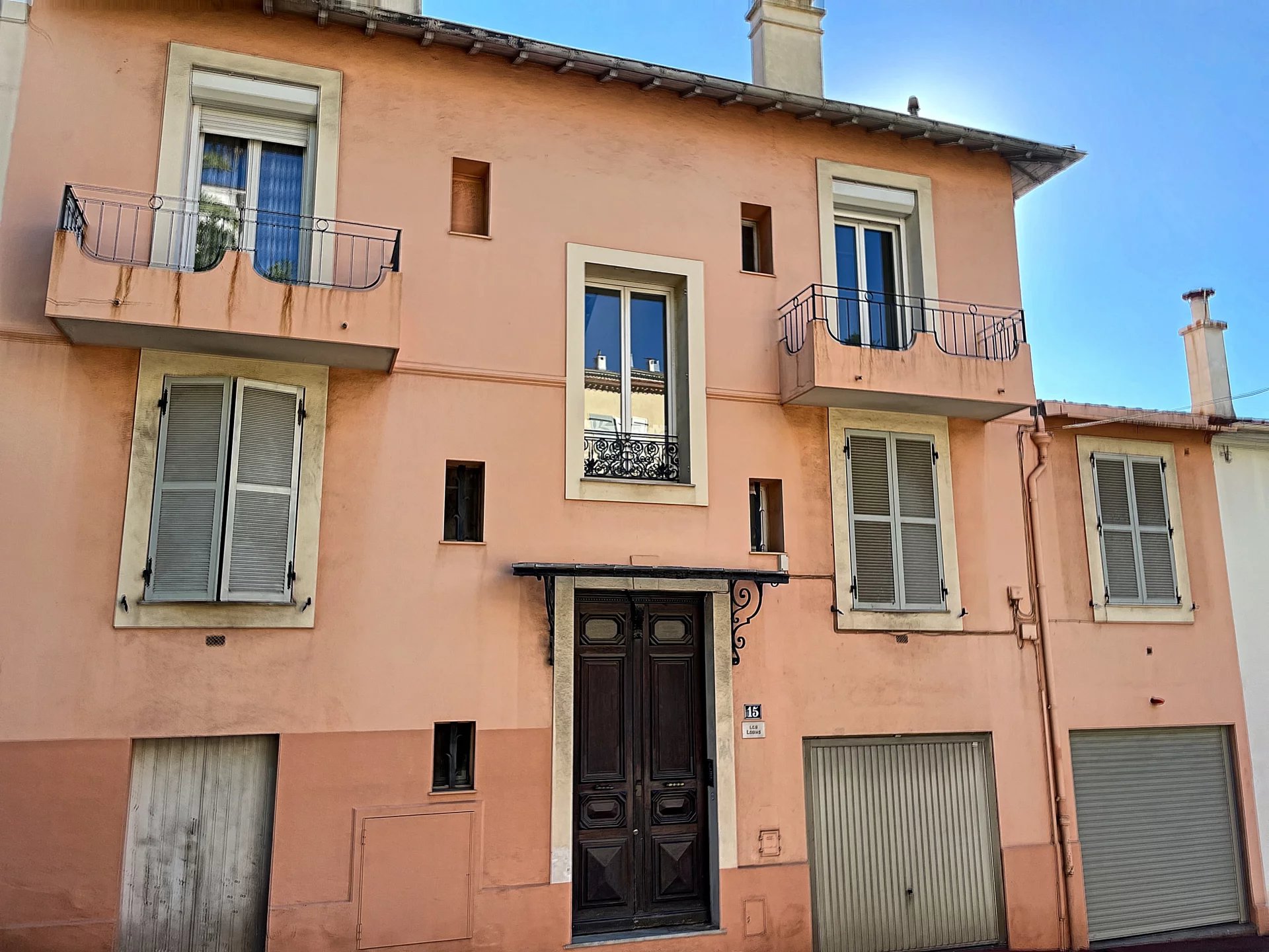 Cannes - Near center: Building with four apartments