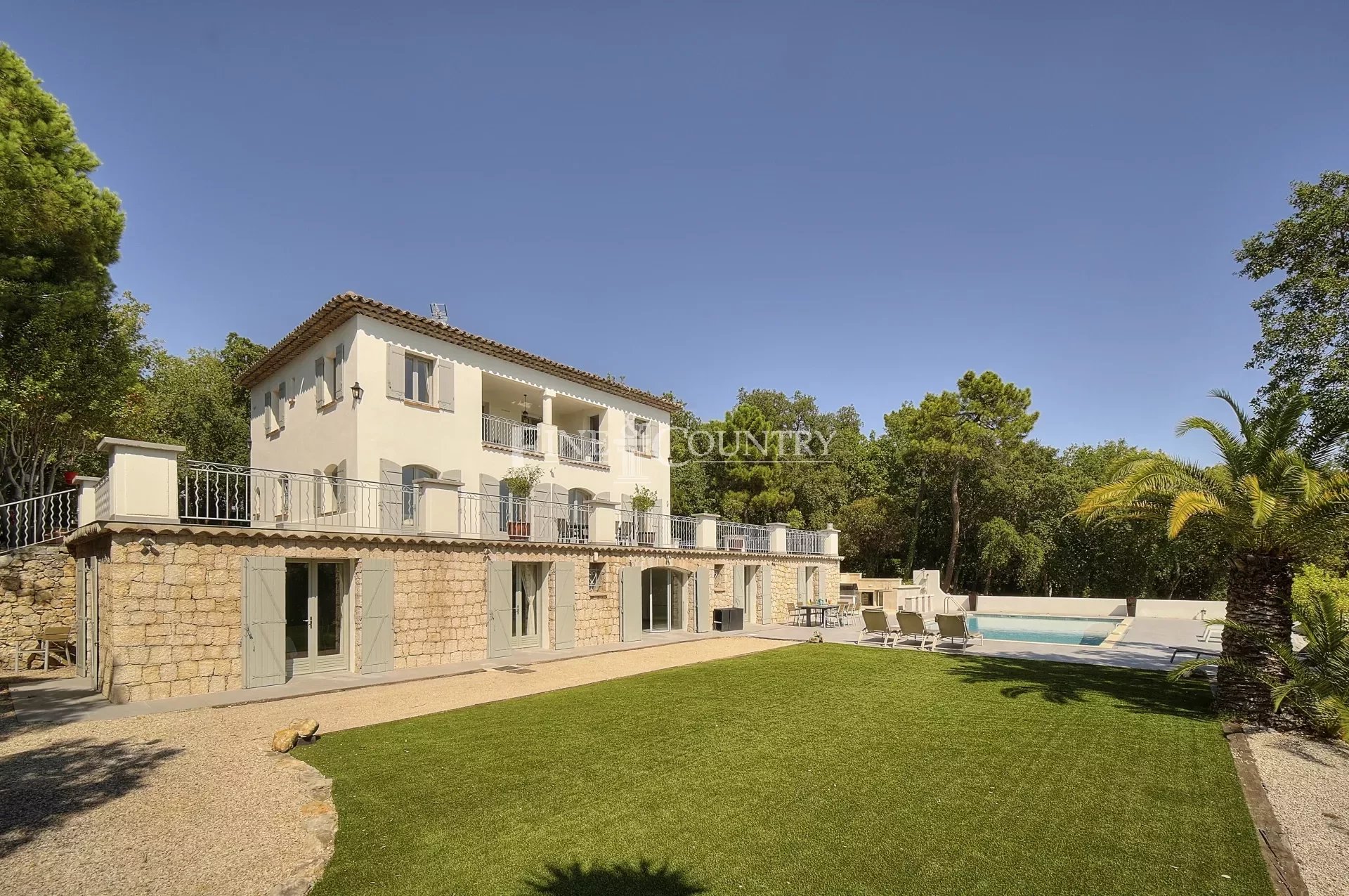 Villa for sale in Valbonne