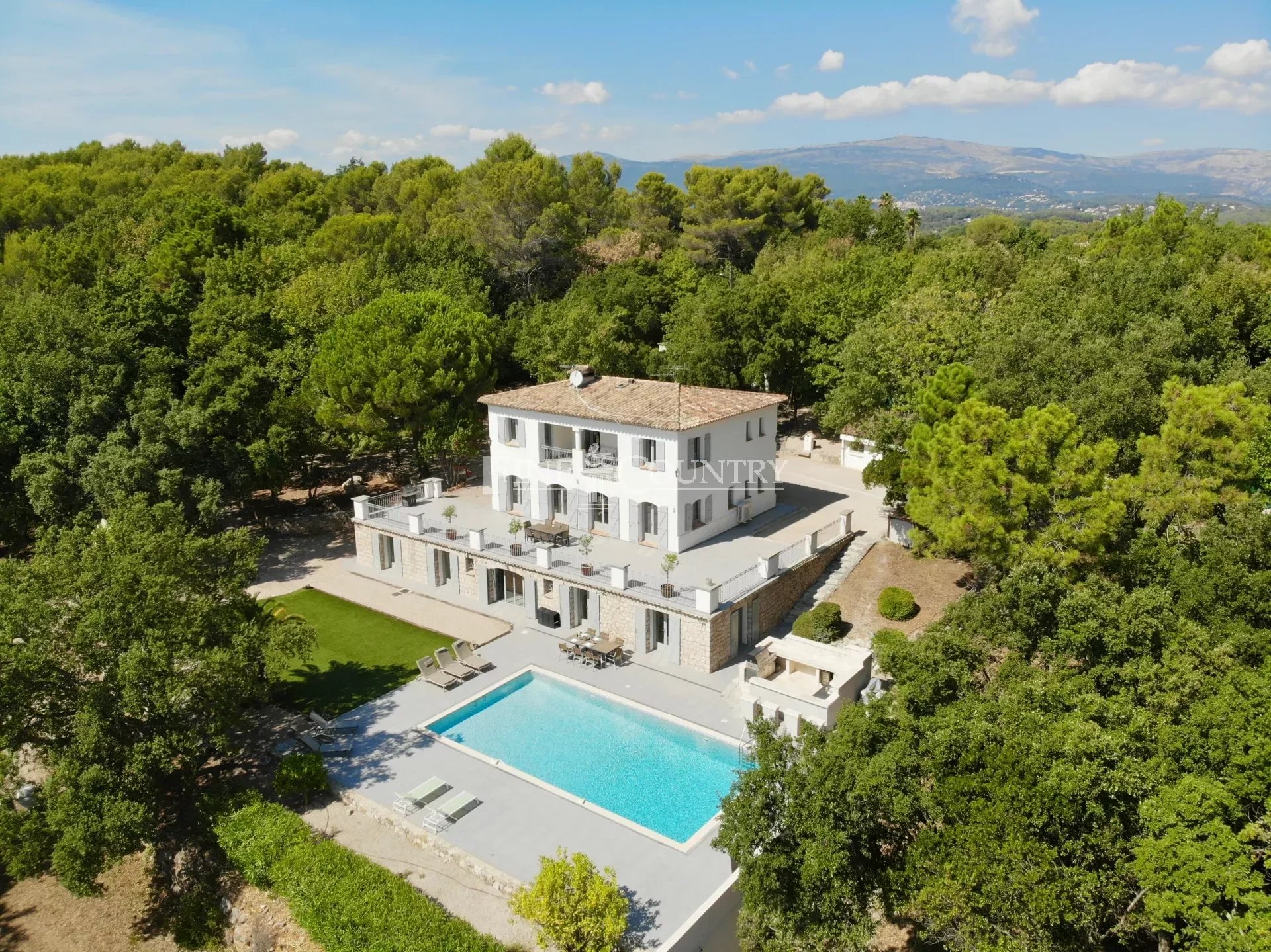 Photo of Villa for sale in Valbonne