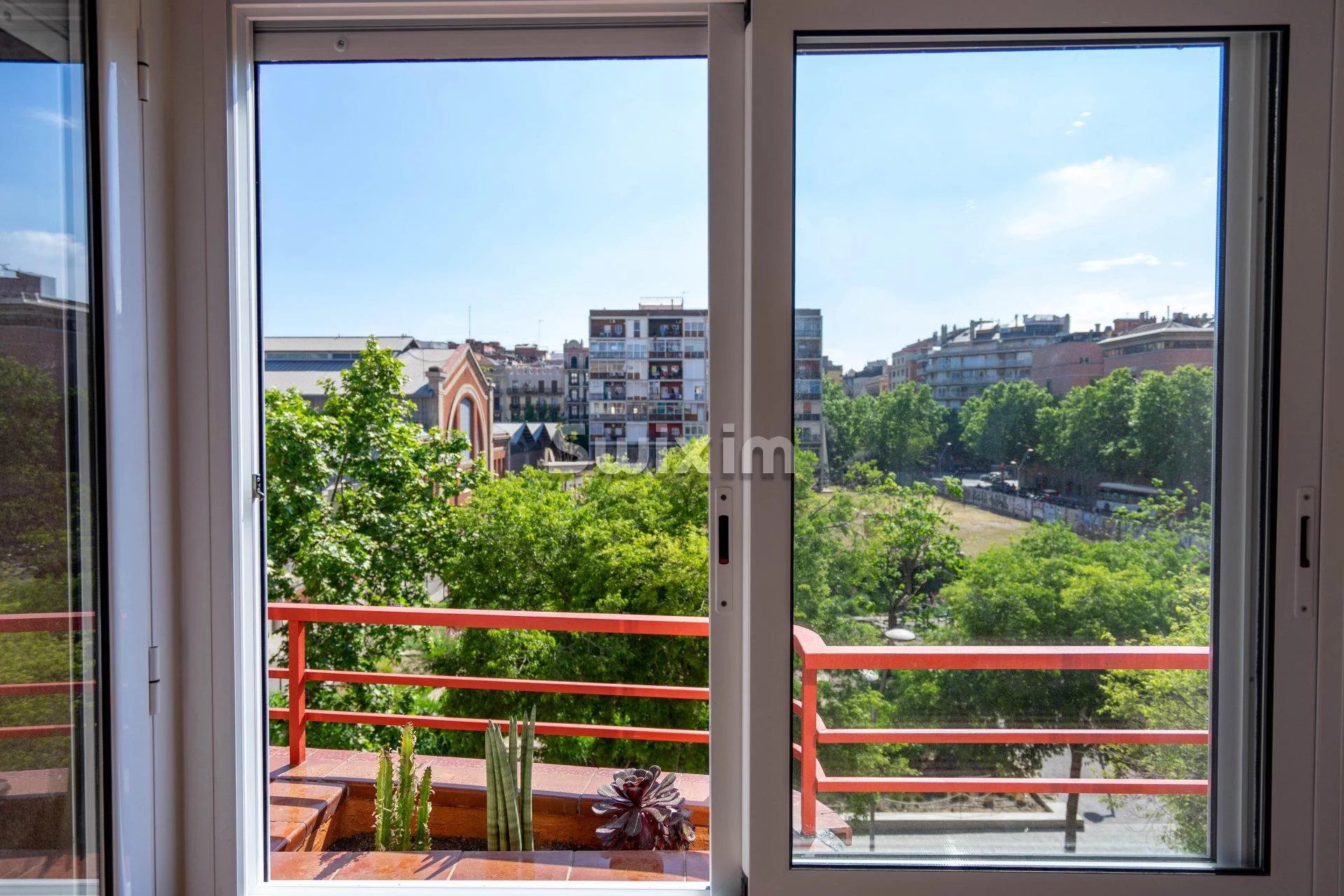 Appartement entièrement rénové avec terrasse à Barcelone