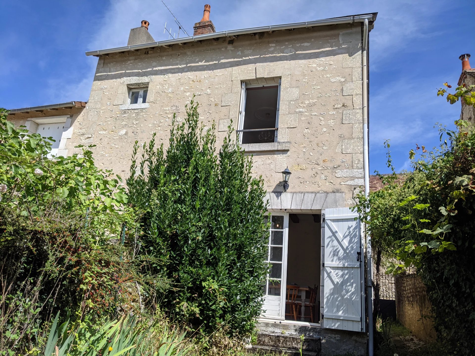 Beautiful renovated family home in the centre of Angles sur L'Anglin