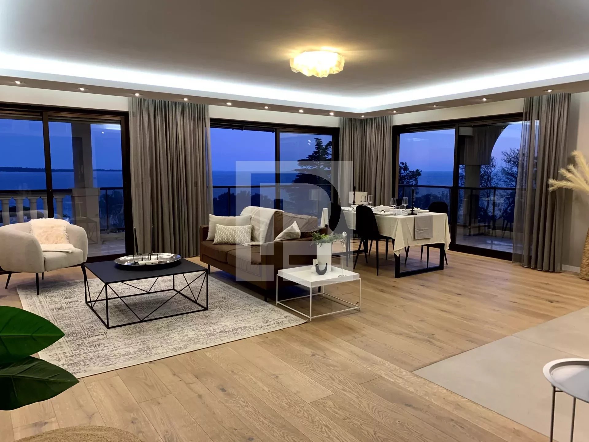 Top floor with panoramic view