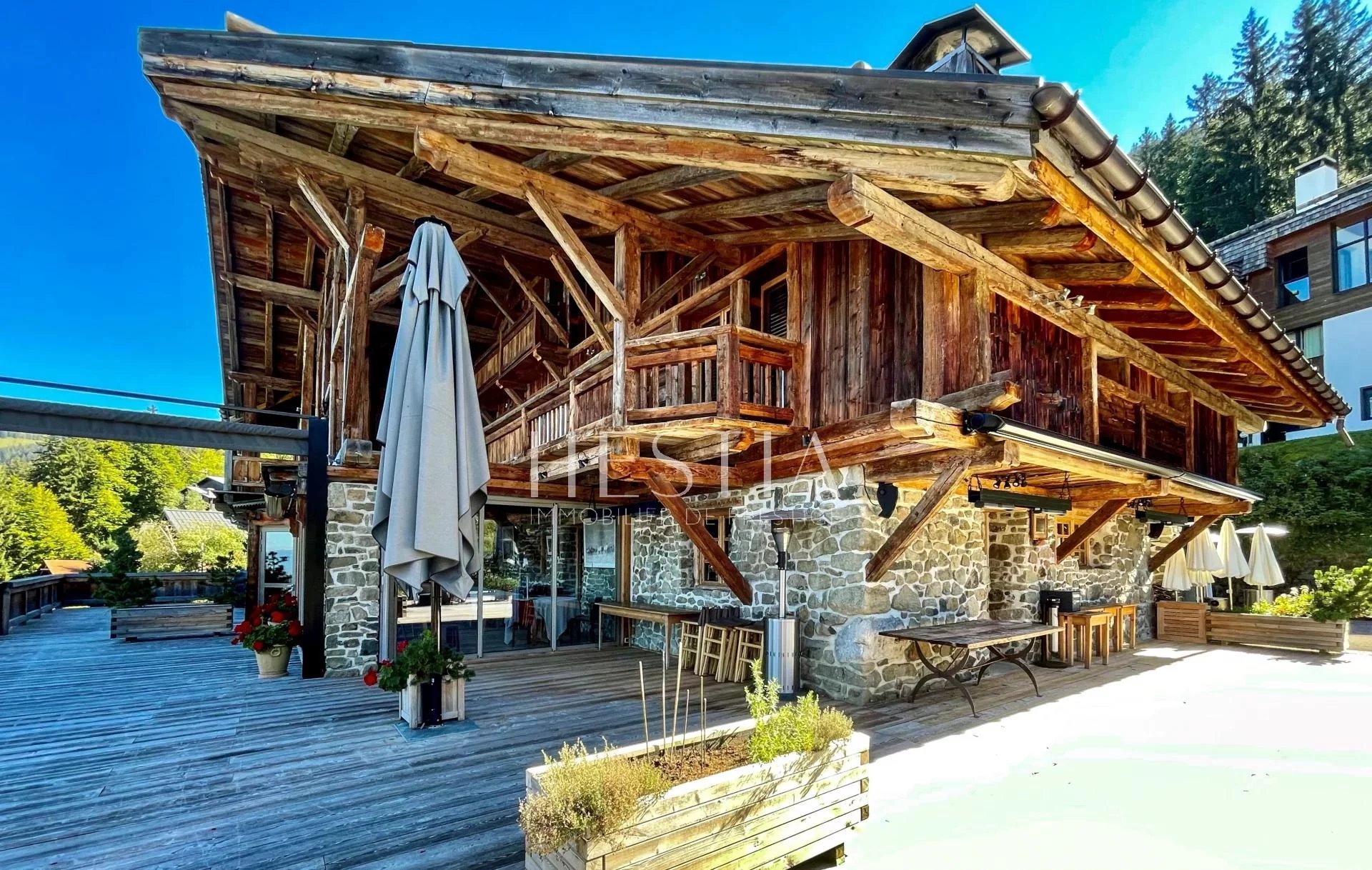 Hôtel de charme et restaurant au pied des pistes de ski du Grand Massif