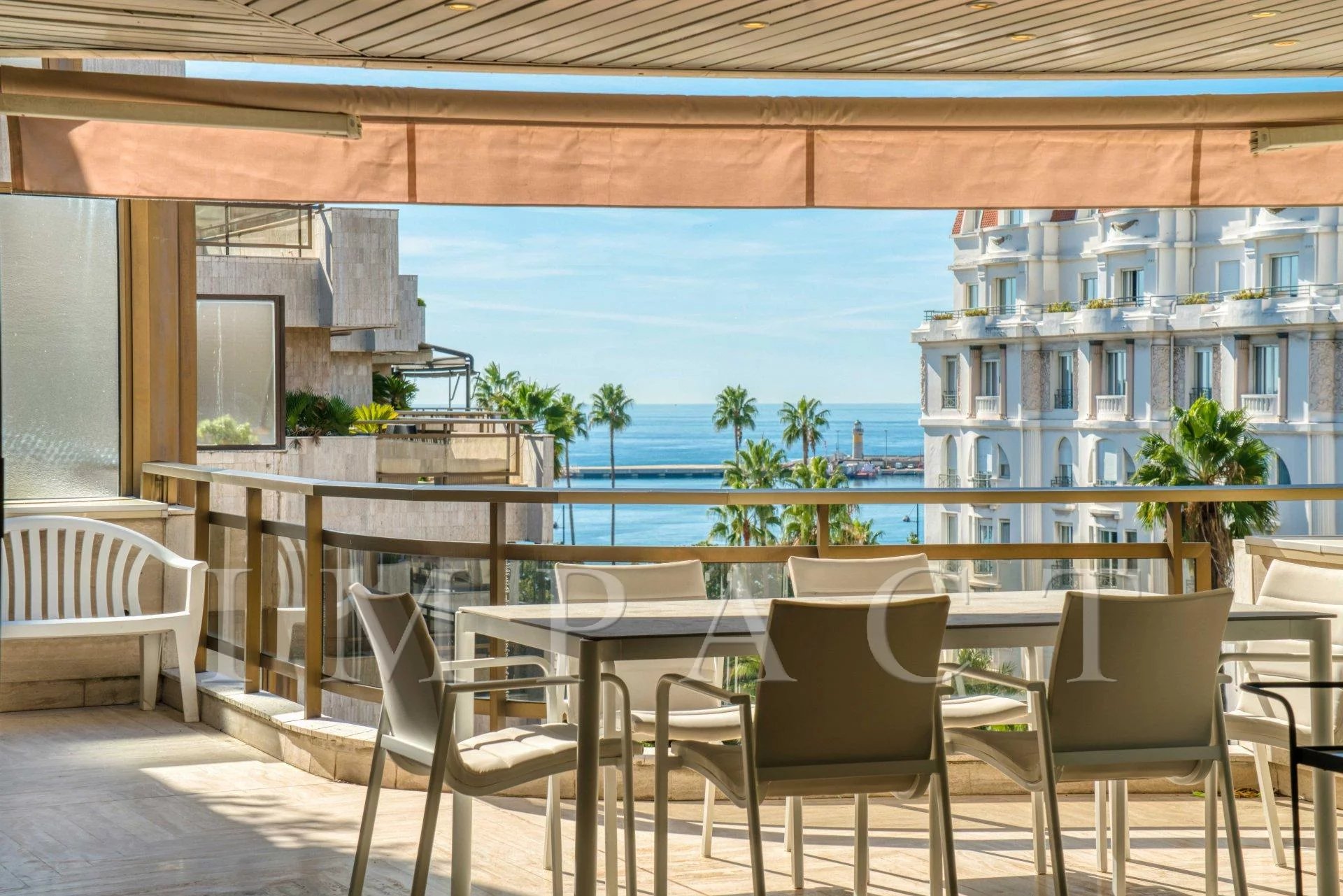 Location Appartement luxueux centre de Cannes 