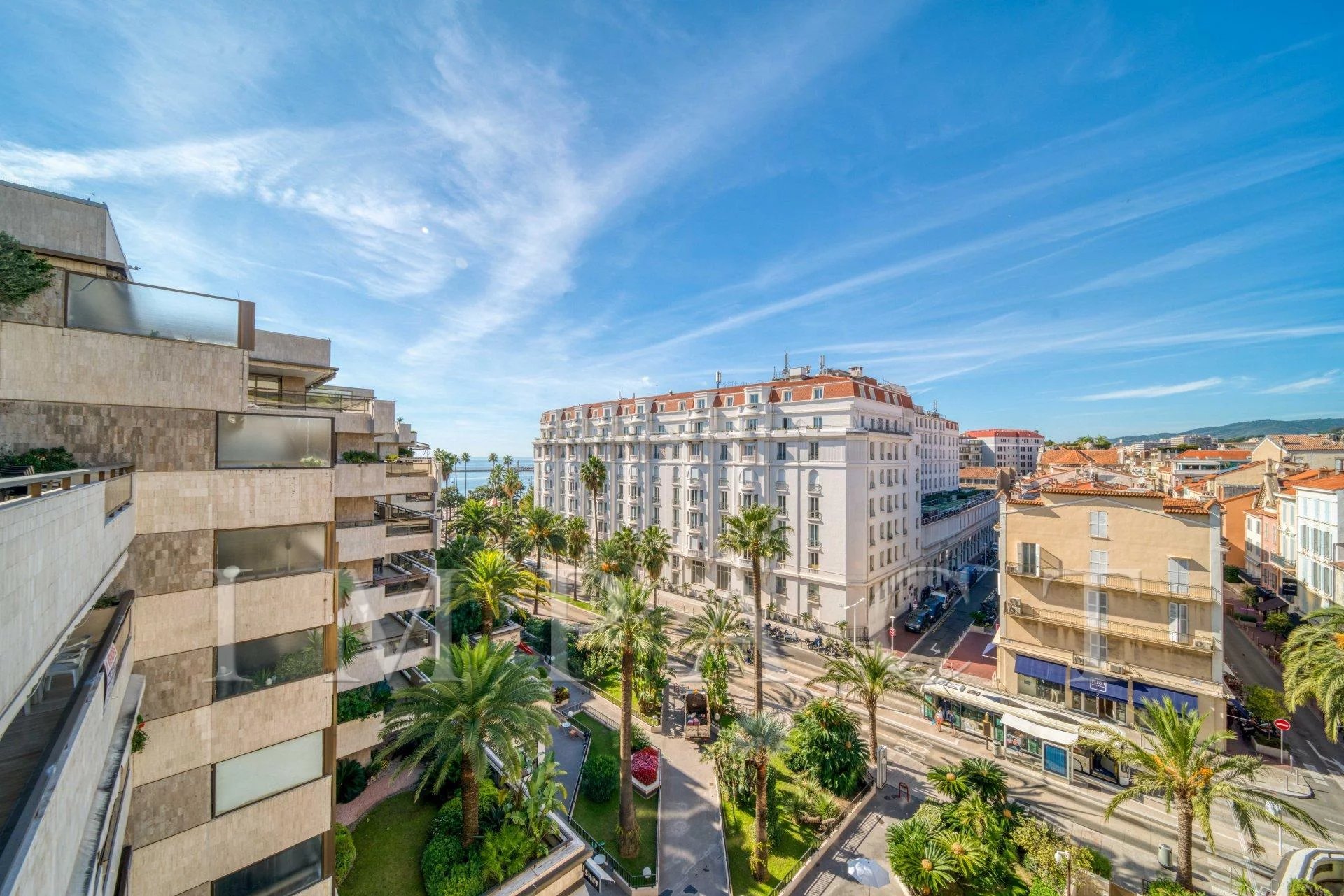 Appartement situé dans le centre ville de Cannes, à louer 