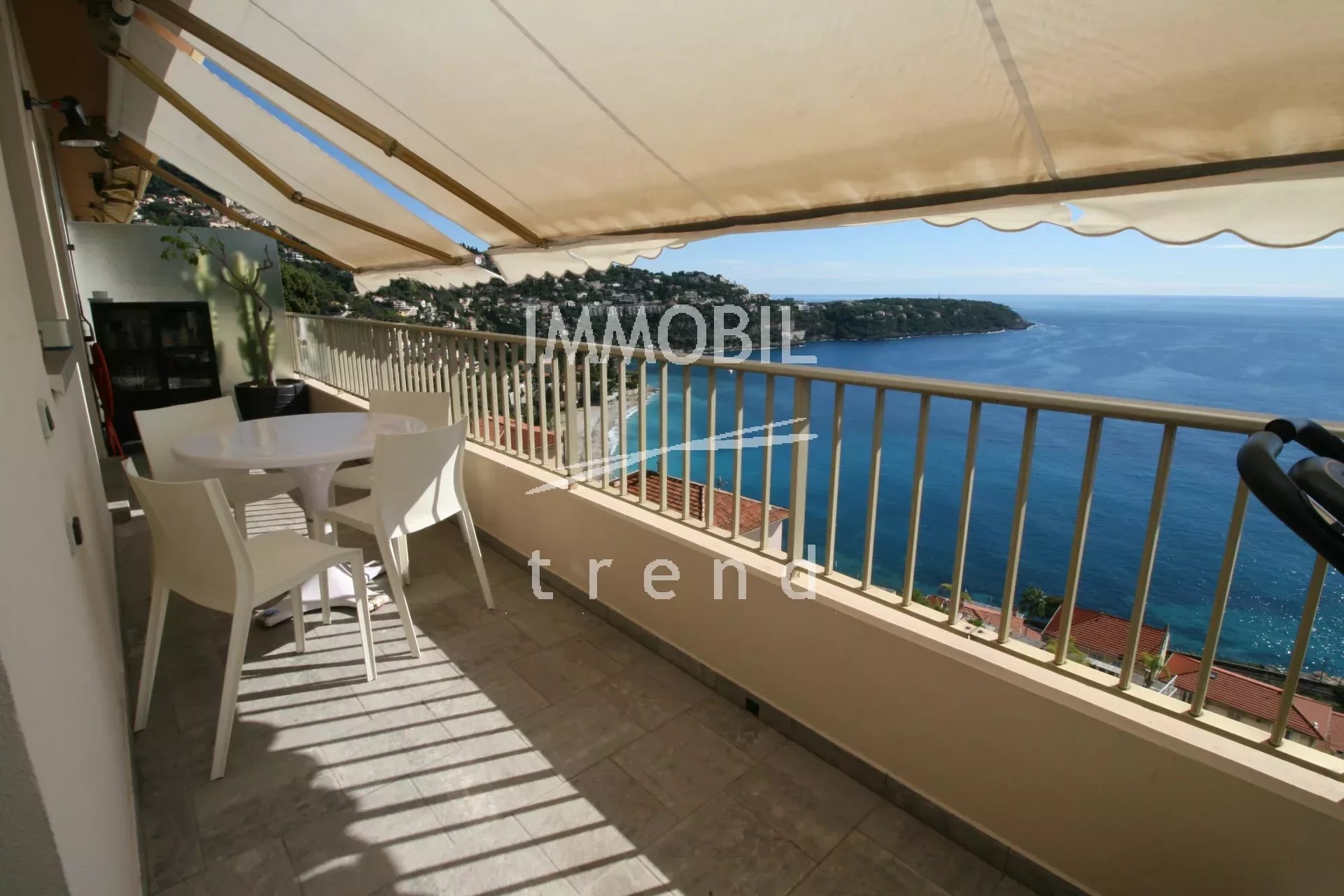 SOLE AGENT ! ROQUEBRUNE CABBE GOLFE BLEU - Top floor with panoramic sea view