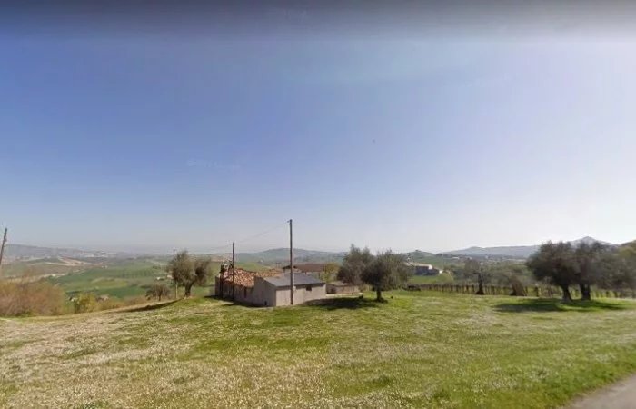 Countryhome to restore, plot of 30 000 sqm