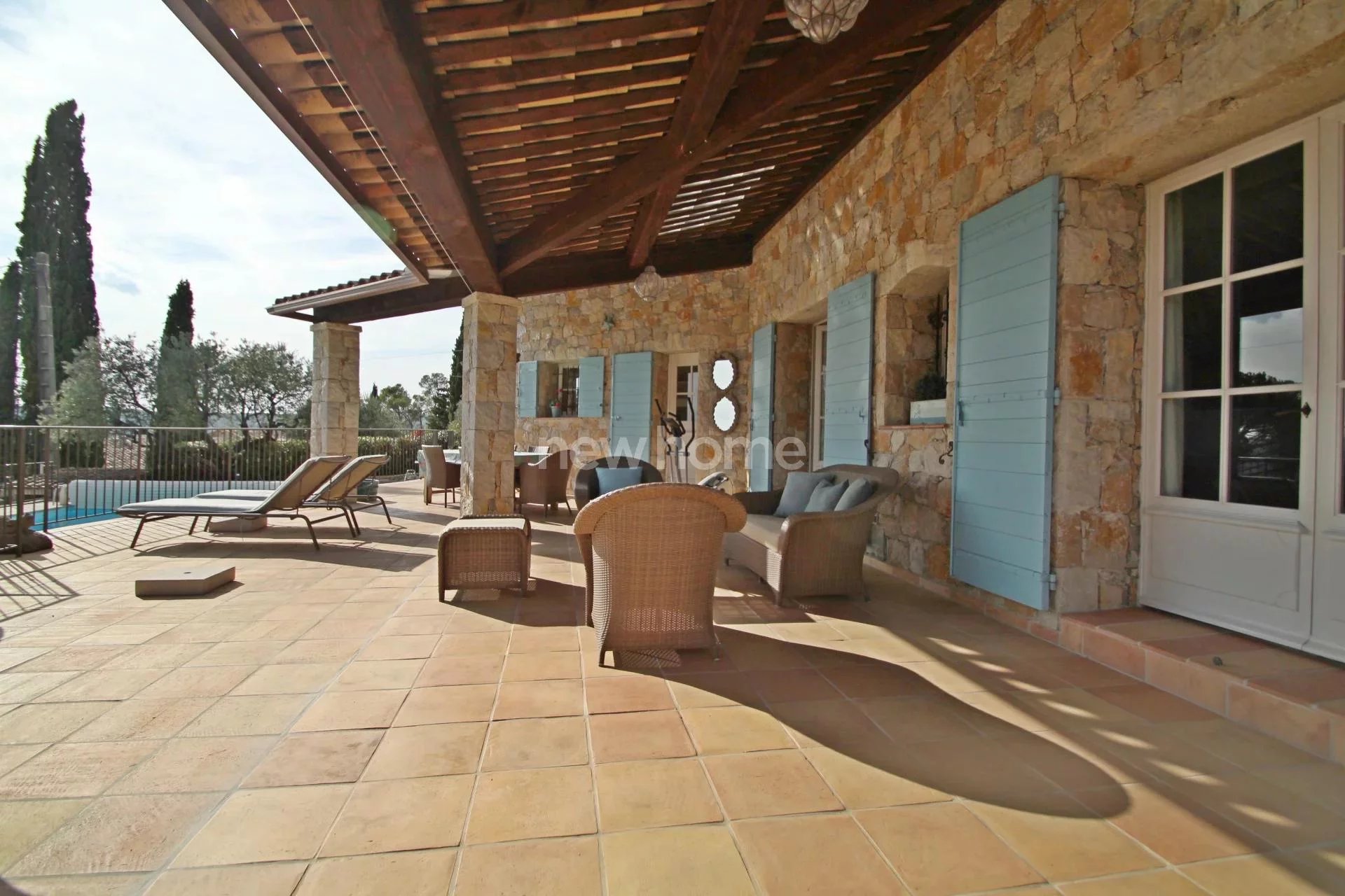 Fayence: mooie villa in natuursteen, op loopafstand van het dorp