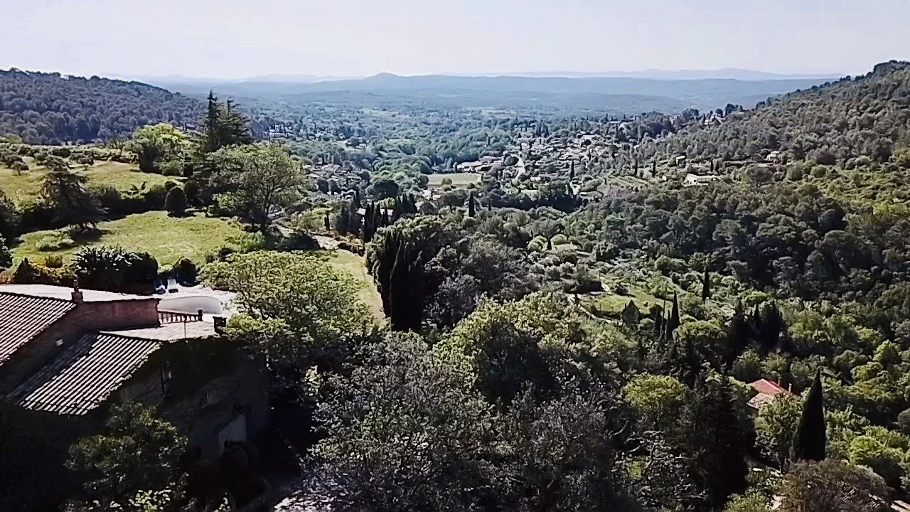 Certainement la plus belle vue panoramique de Cotignac