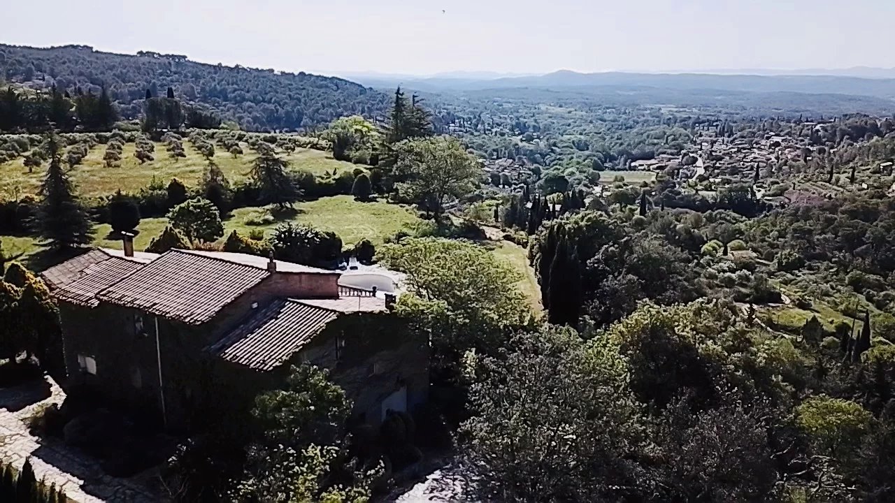 Certainement la plus belle vue panoramique de Cotignac