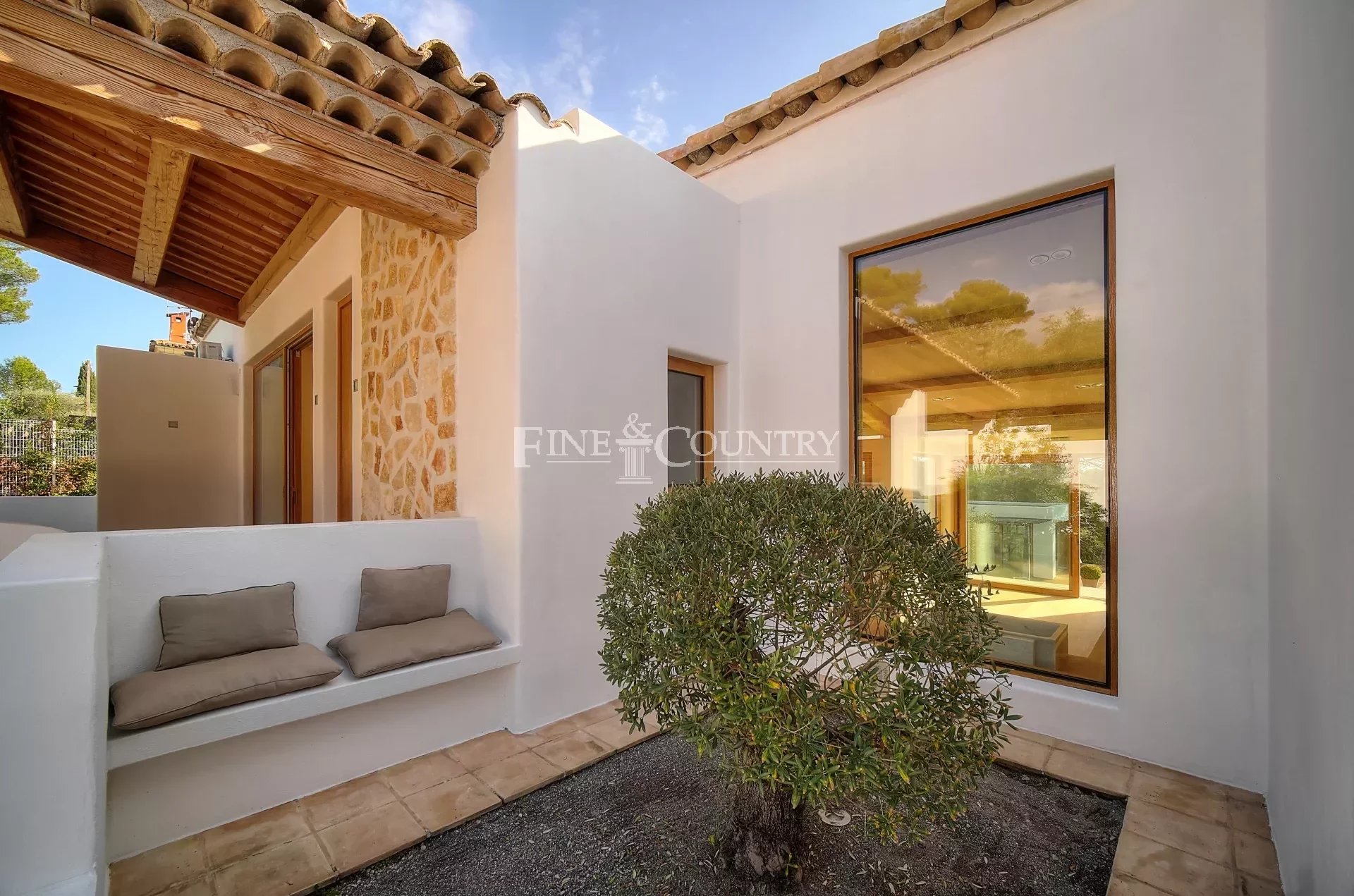 Photo of Villa For Sale in Mougins