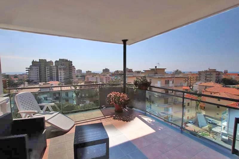 Penthouse with lovely terrace