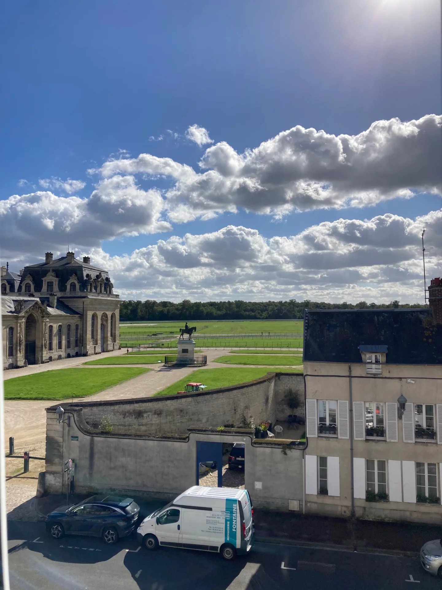 APPARTEMENT CHANTILLY VUE MUSEE DU CHEVAL 870 € CC