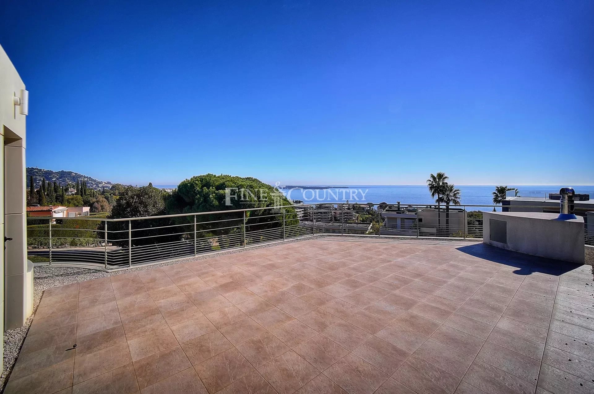 Villa for sale in Cannes with sea view