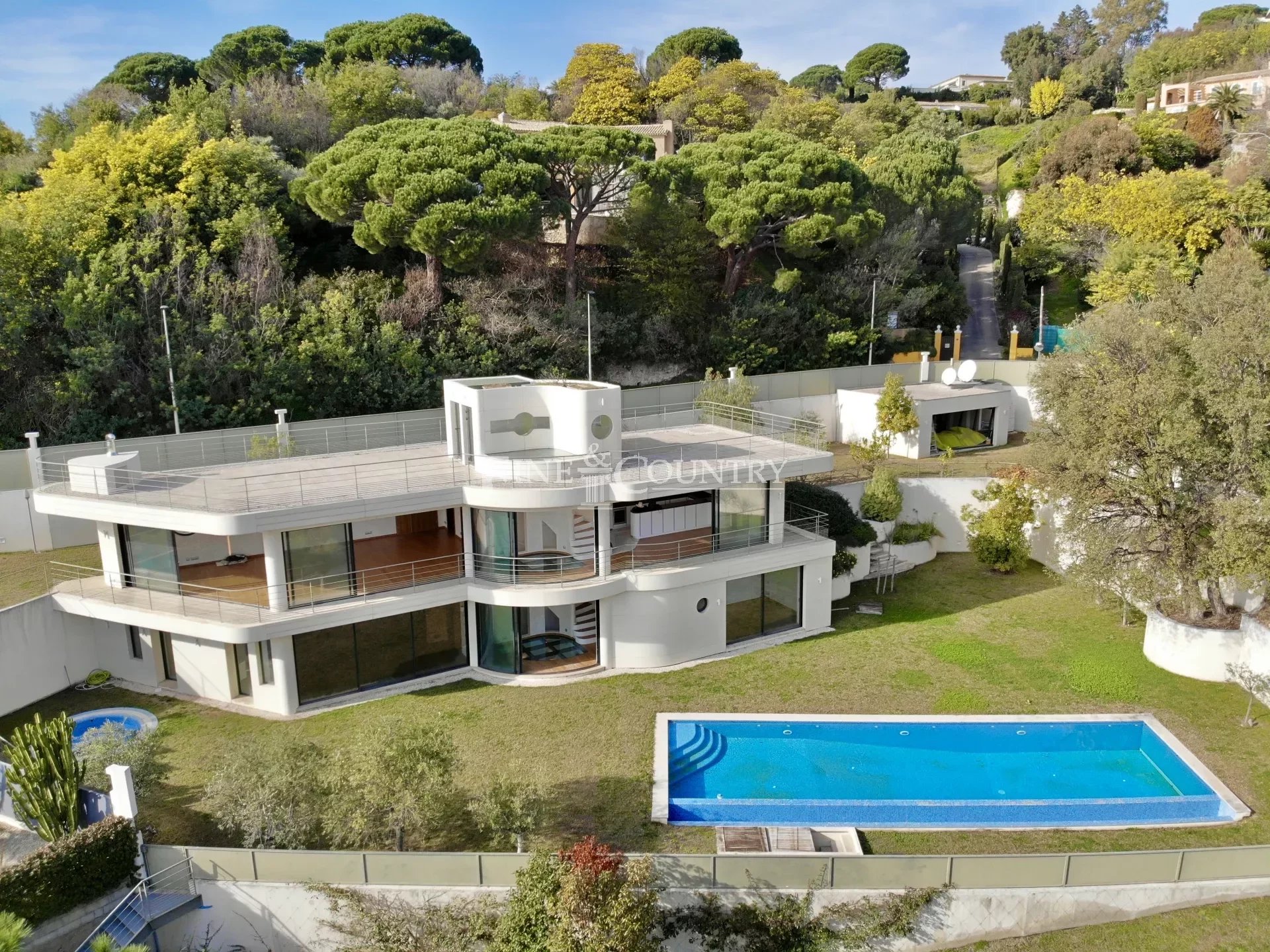 Architect's villa for sale - Cannes