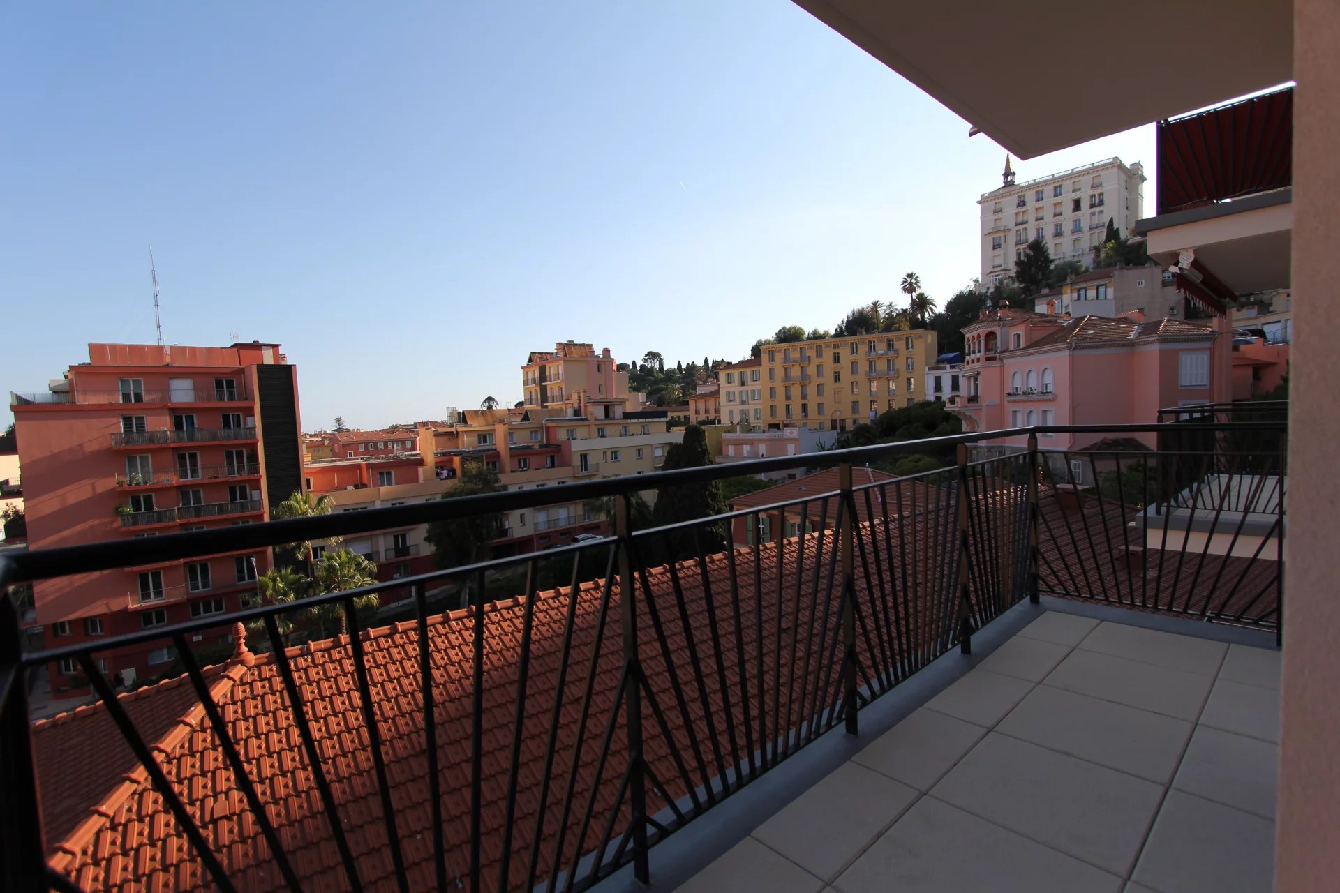 Grand appartement avec piscine, terrasse et balcon