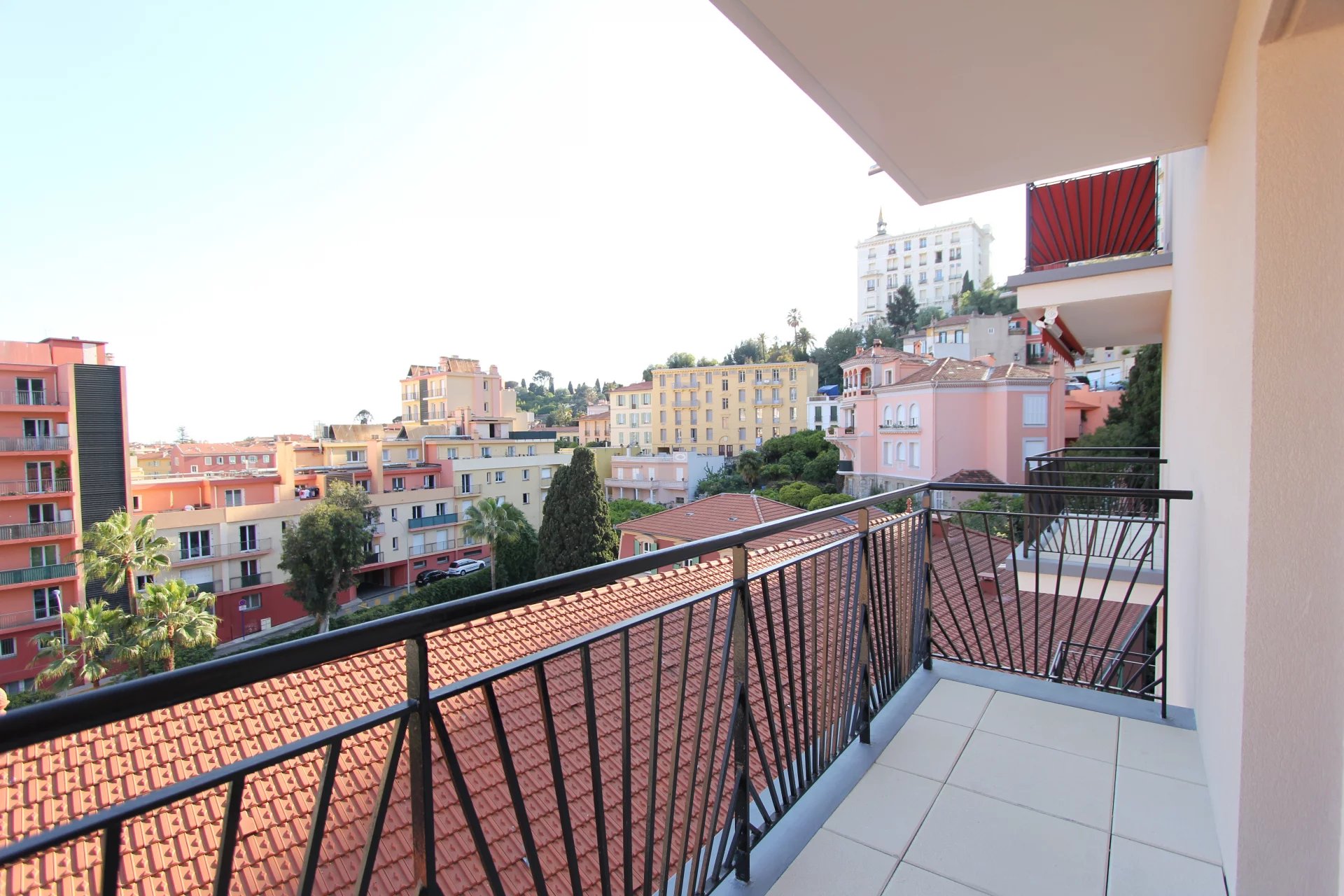 Grand appartement avec piscine, terrasse et balcon