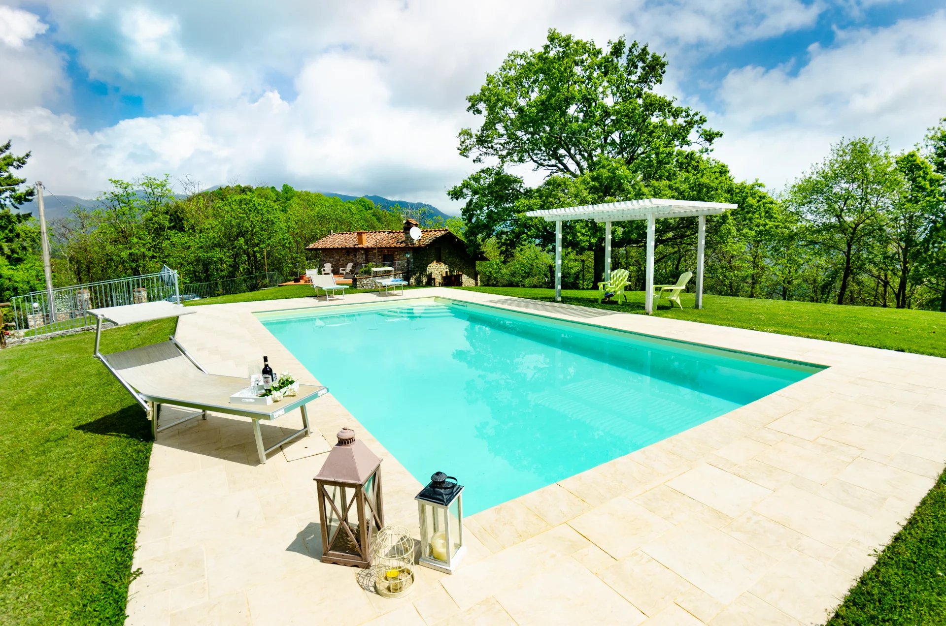 ITALIE, TOSCANE, LUCQUES, FERME RESTAUREE AVEC PISCINE, 6 PERSONNES