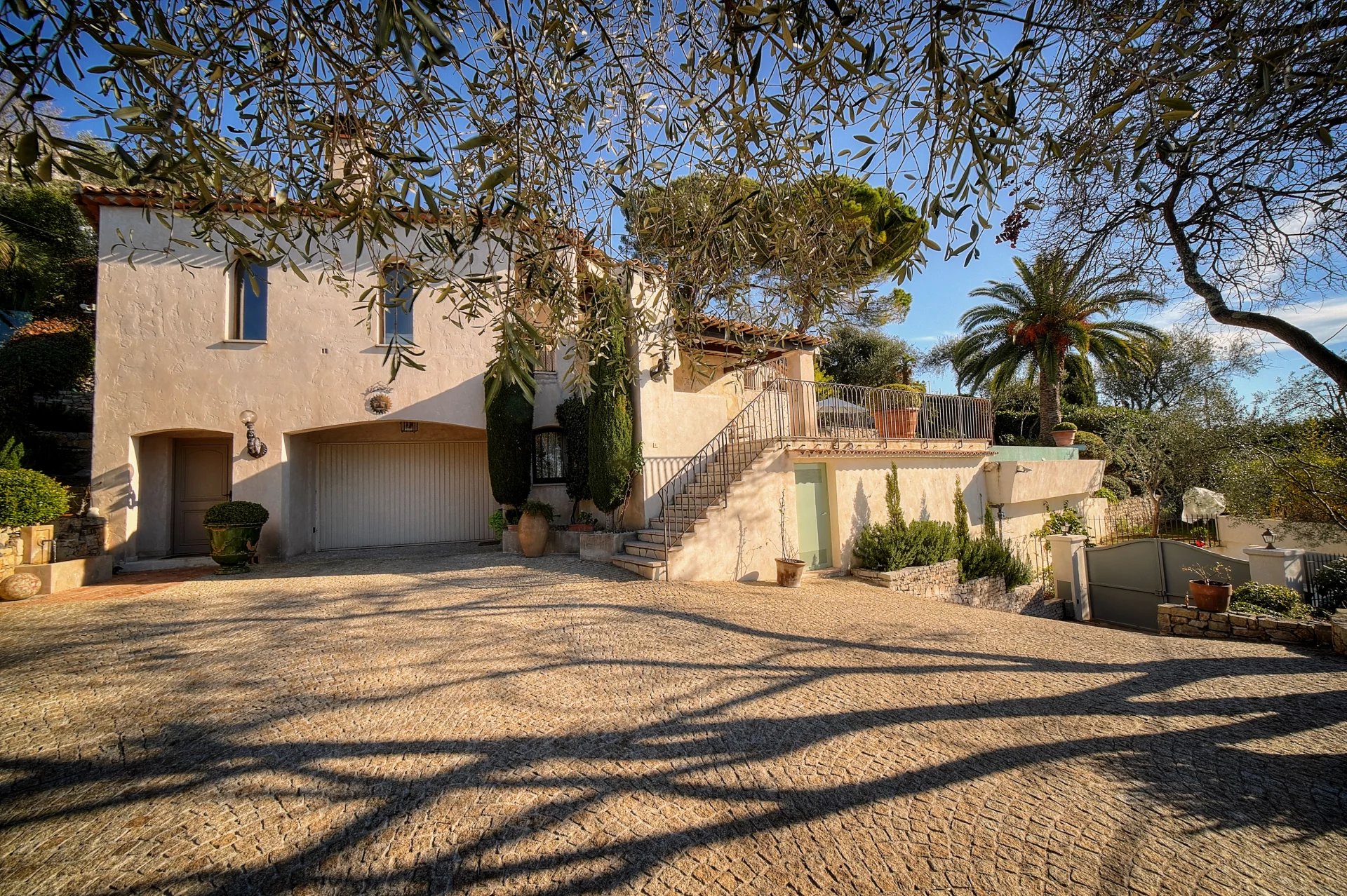 CANNES HILLS - ONE LEVEL VILLA - PANORAMIC SEA VIEW