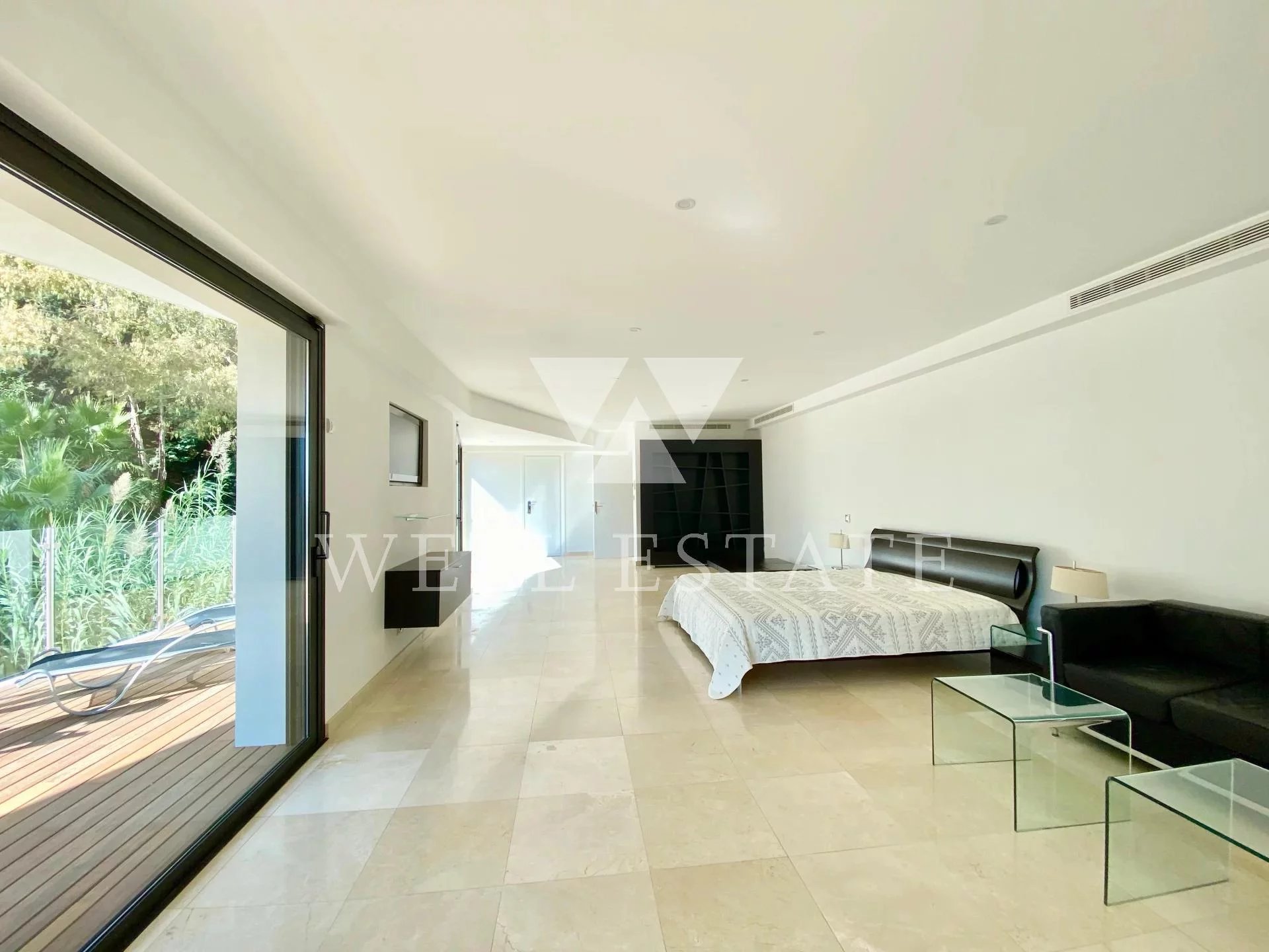 CANNES STYLISH  500M2 CONTEMPORARY VILLA WITH 6 BEDROOMS AND HEATED INFINITY POOL