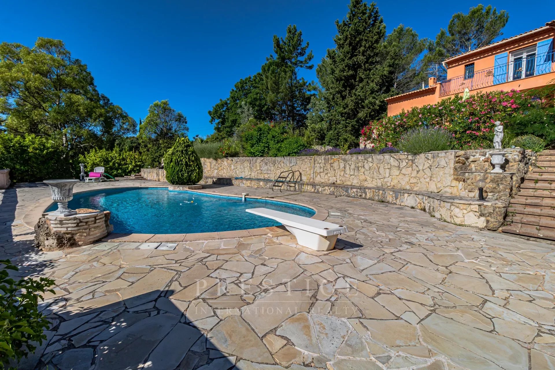 Cotignac villa 183sqm on a  4502sqm land with pool