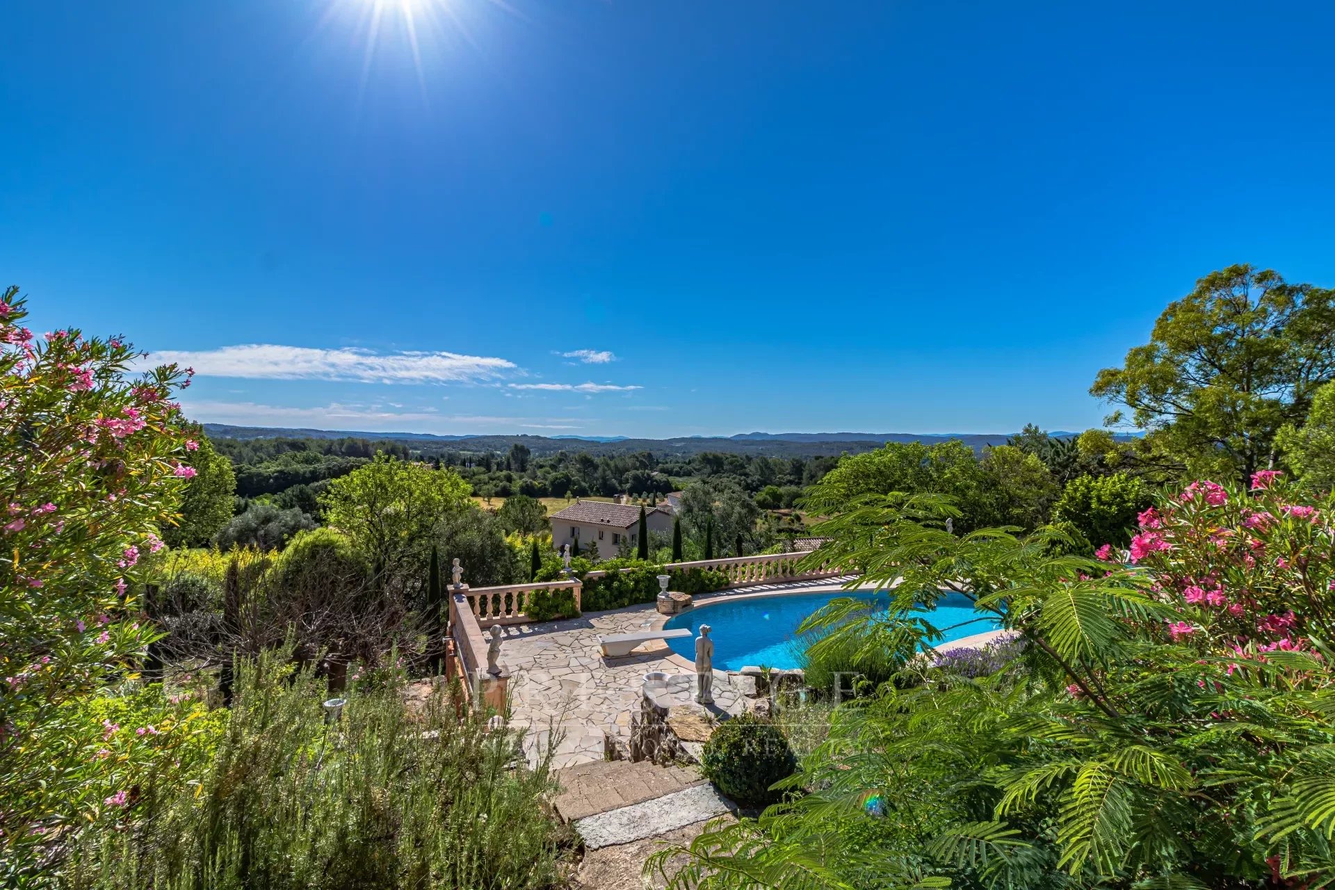 Cotignac, villa 183m² habitable avec piscine et vue panoramique